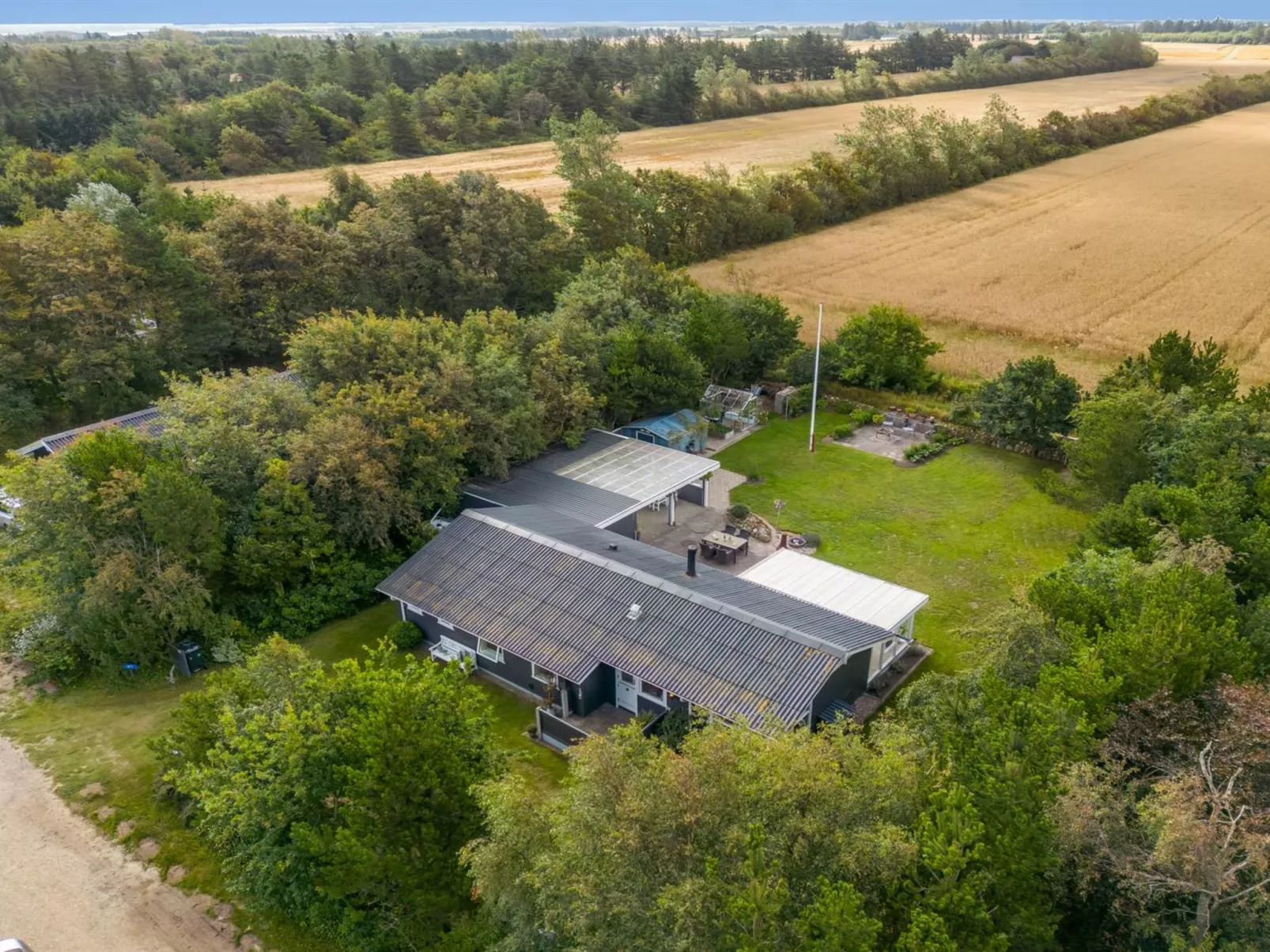 "Waghn" - 800m to the fjord-Buiten