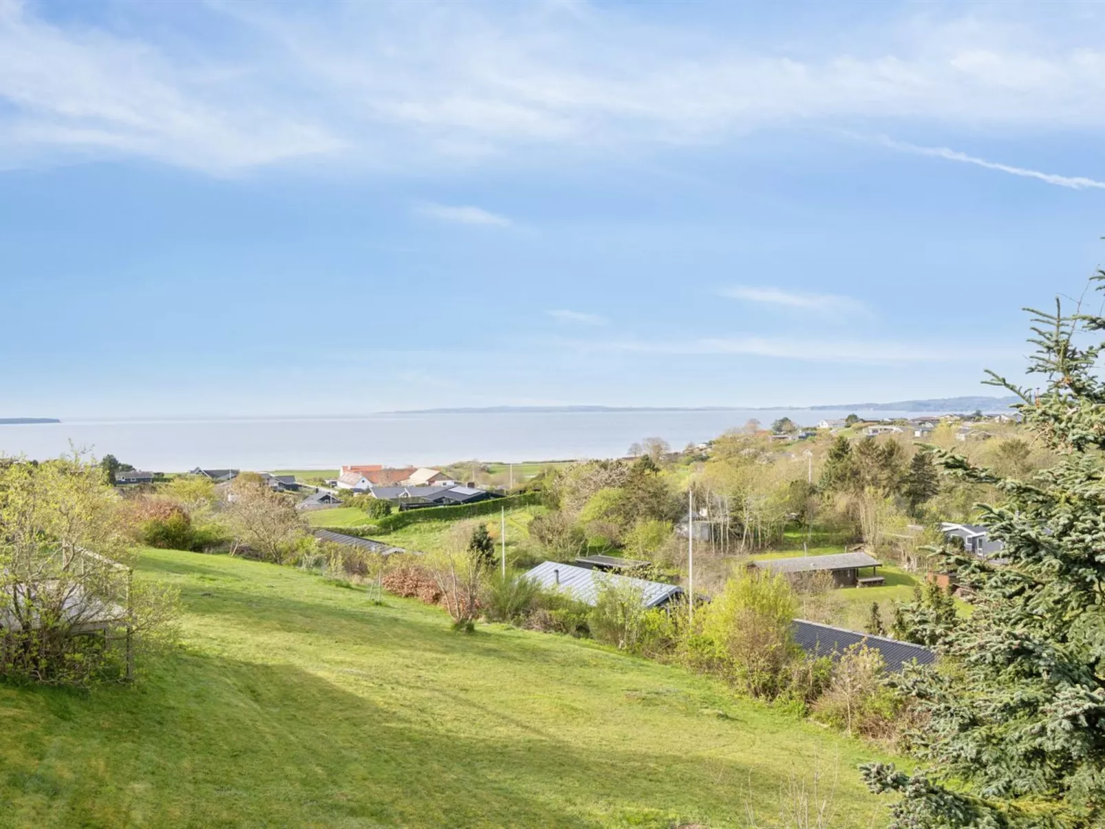 "Iarund" - 600m from the sea-Buiten