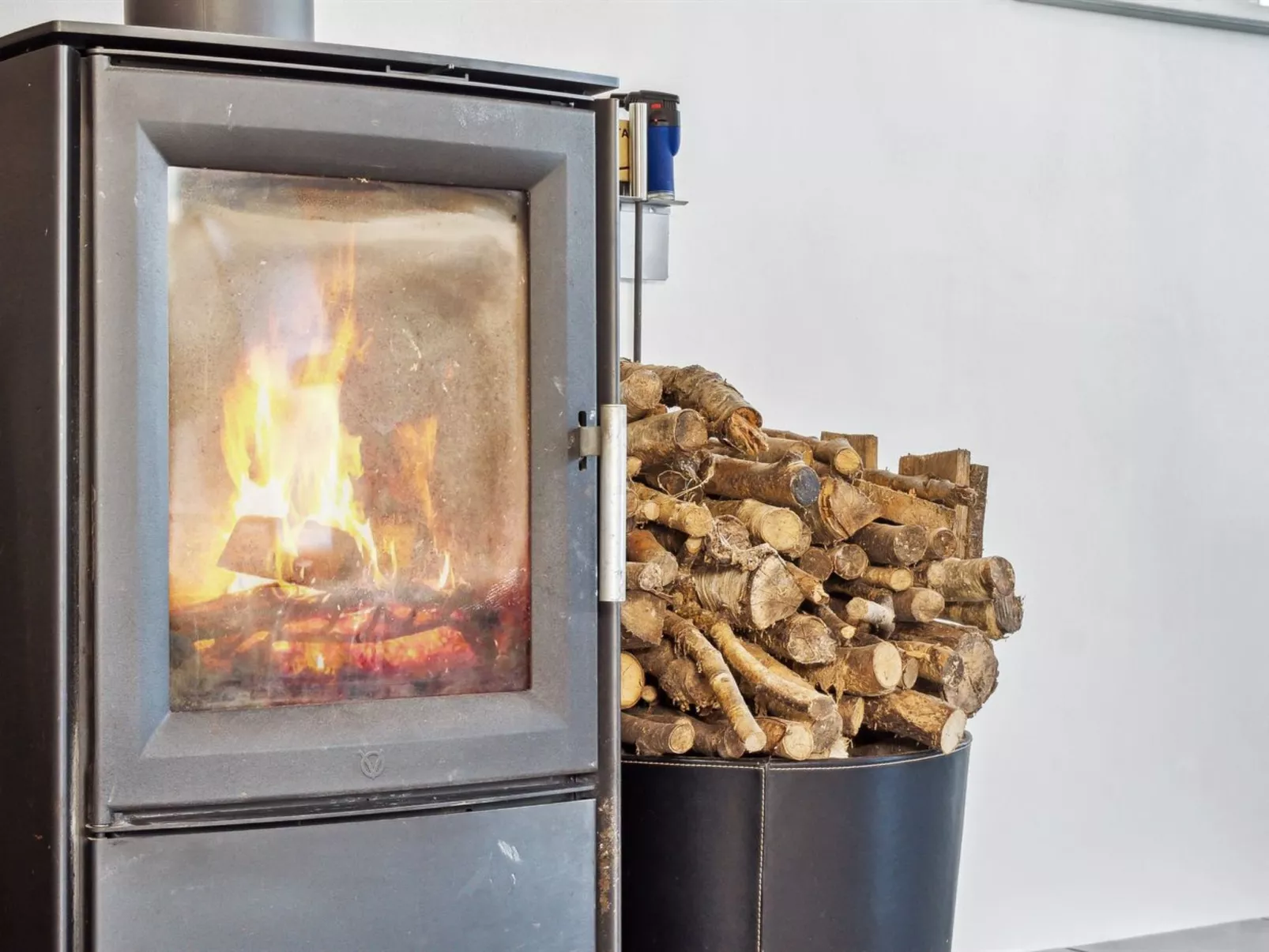 "Tameka" - 10m to the fjord-Binnen