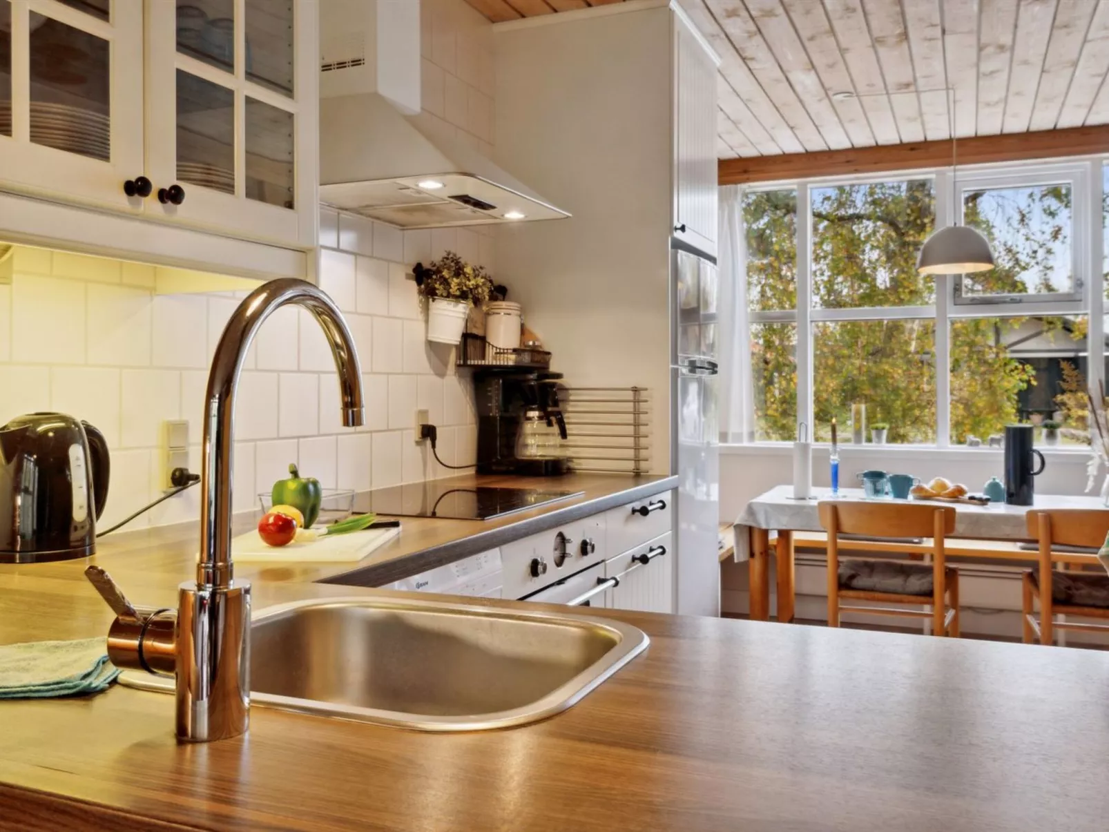 "Rubi" - 250m from the sea-Binnen