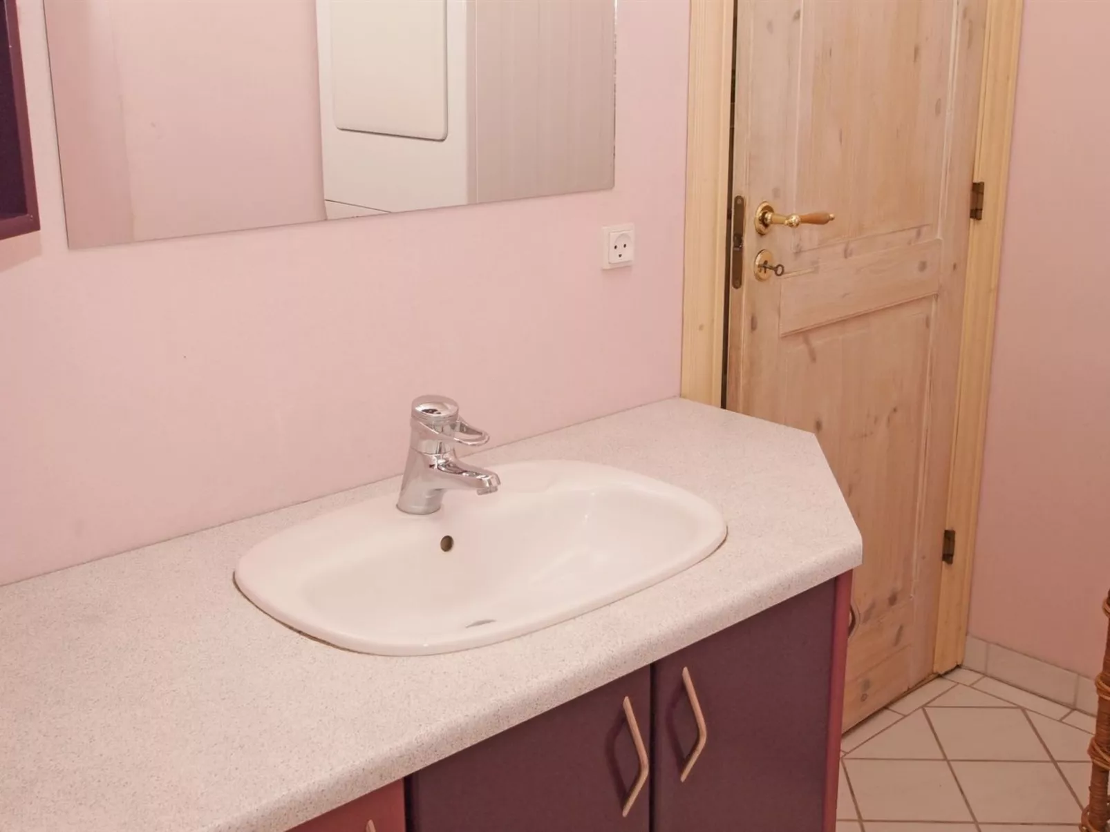 "Unto" - 100m from the sea-Binnen