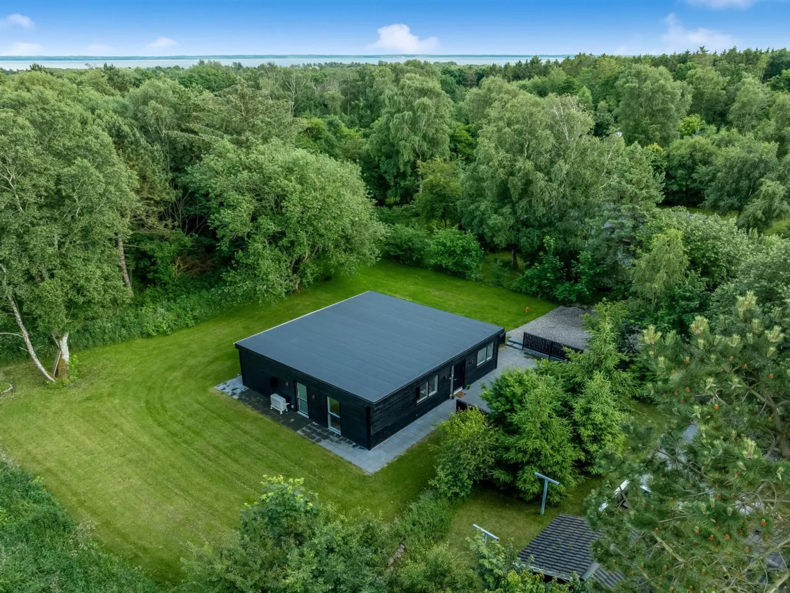 "Scalli" - 1.5km to the fjord-Buiten