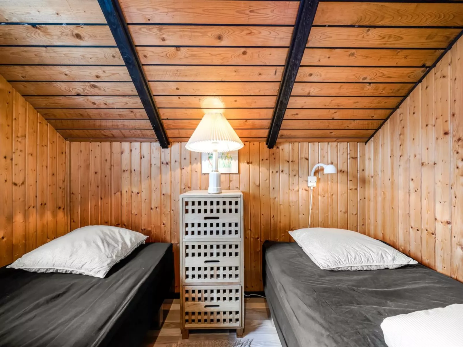 "Tjana" - 6km from the sea-Binnen