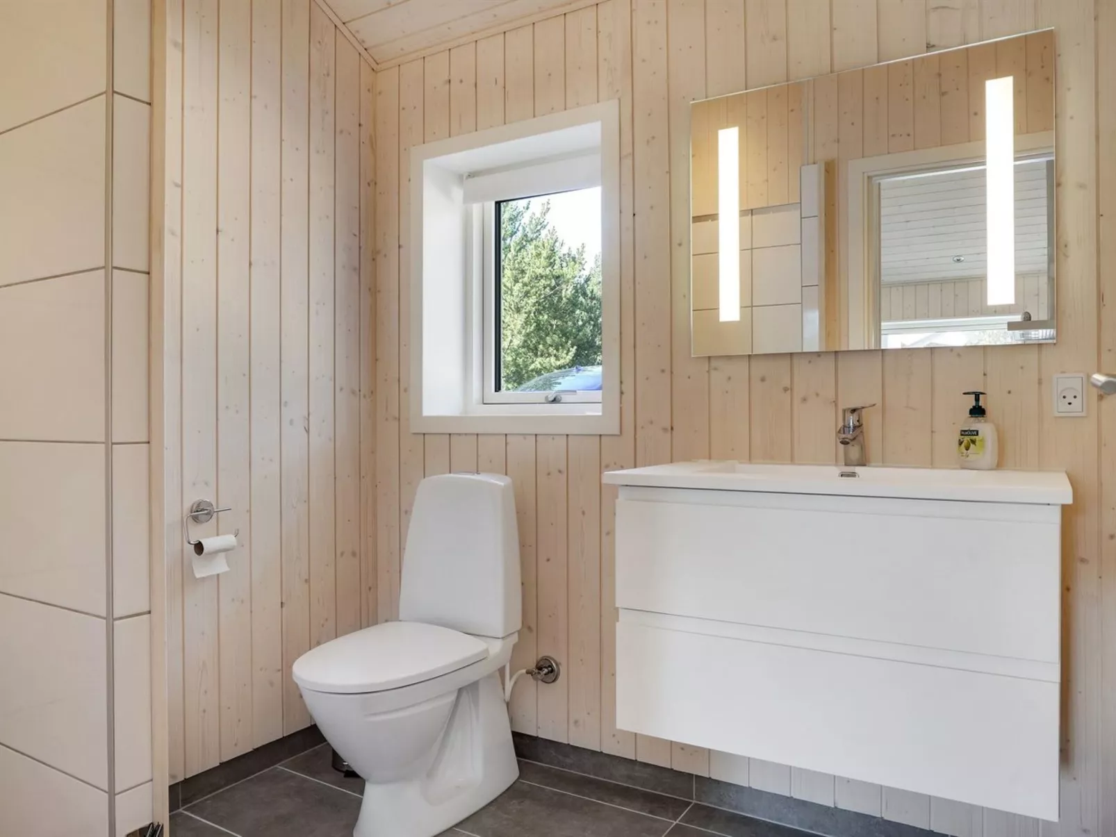 "Dior" - 1.4km from the sea-Binnen