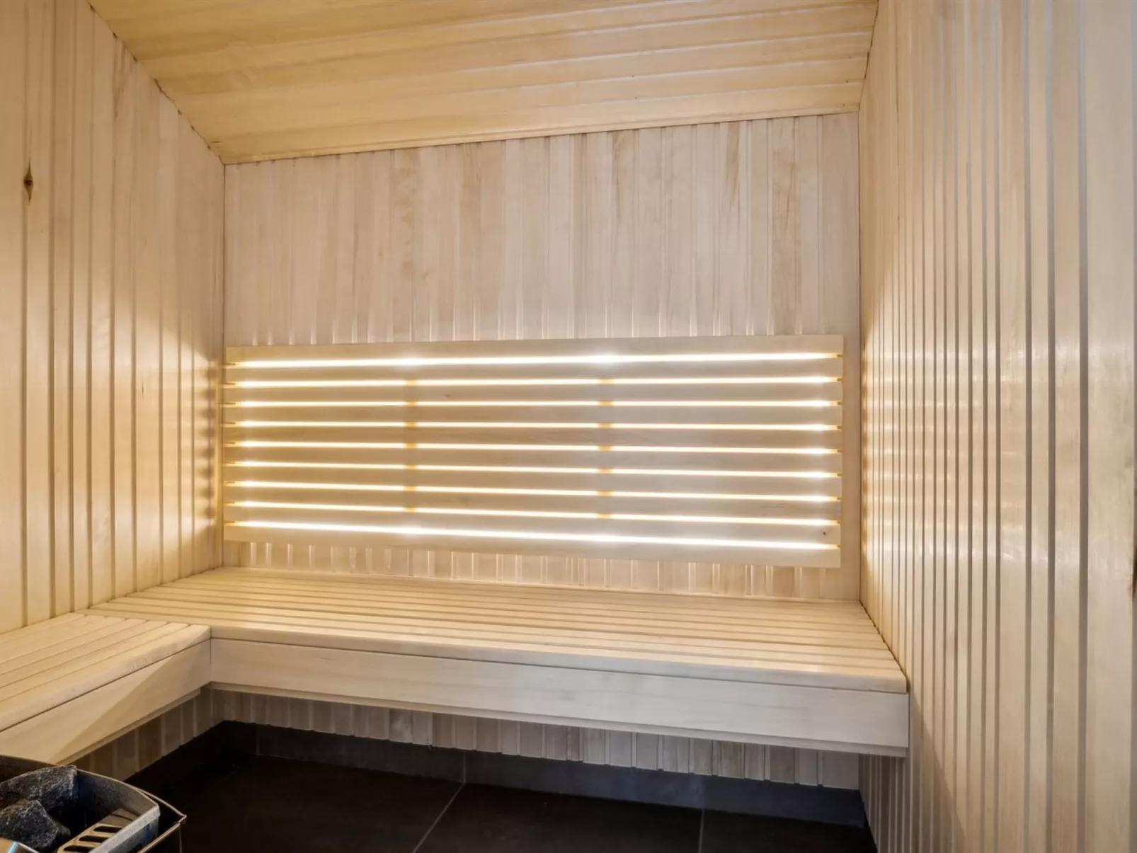 "Henryk" - 75m from the sea-Binnen