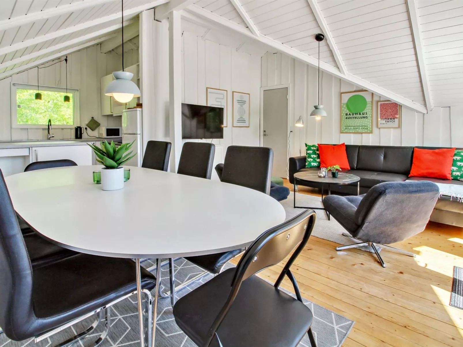 "Jaakob" - 30km from the sea-Binnen