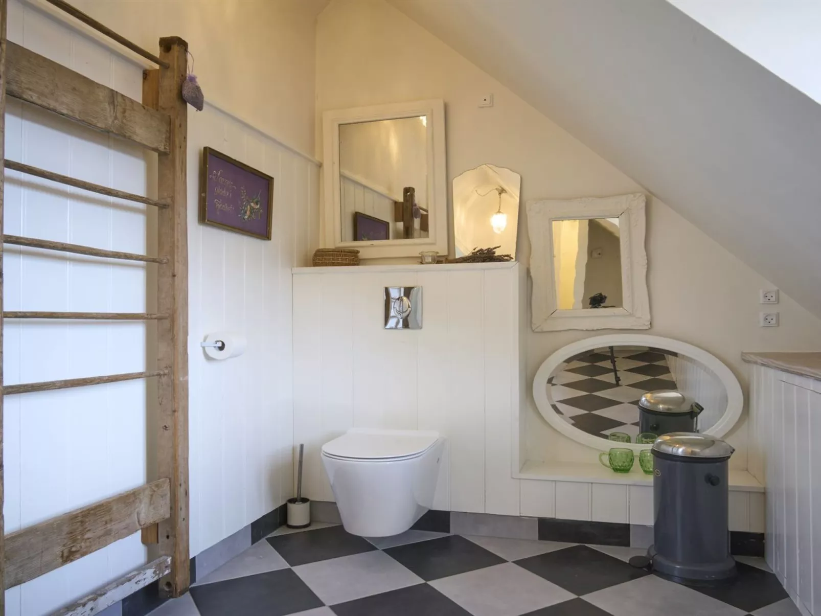 "Merrit" - 250m from the sea-Binnen