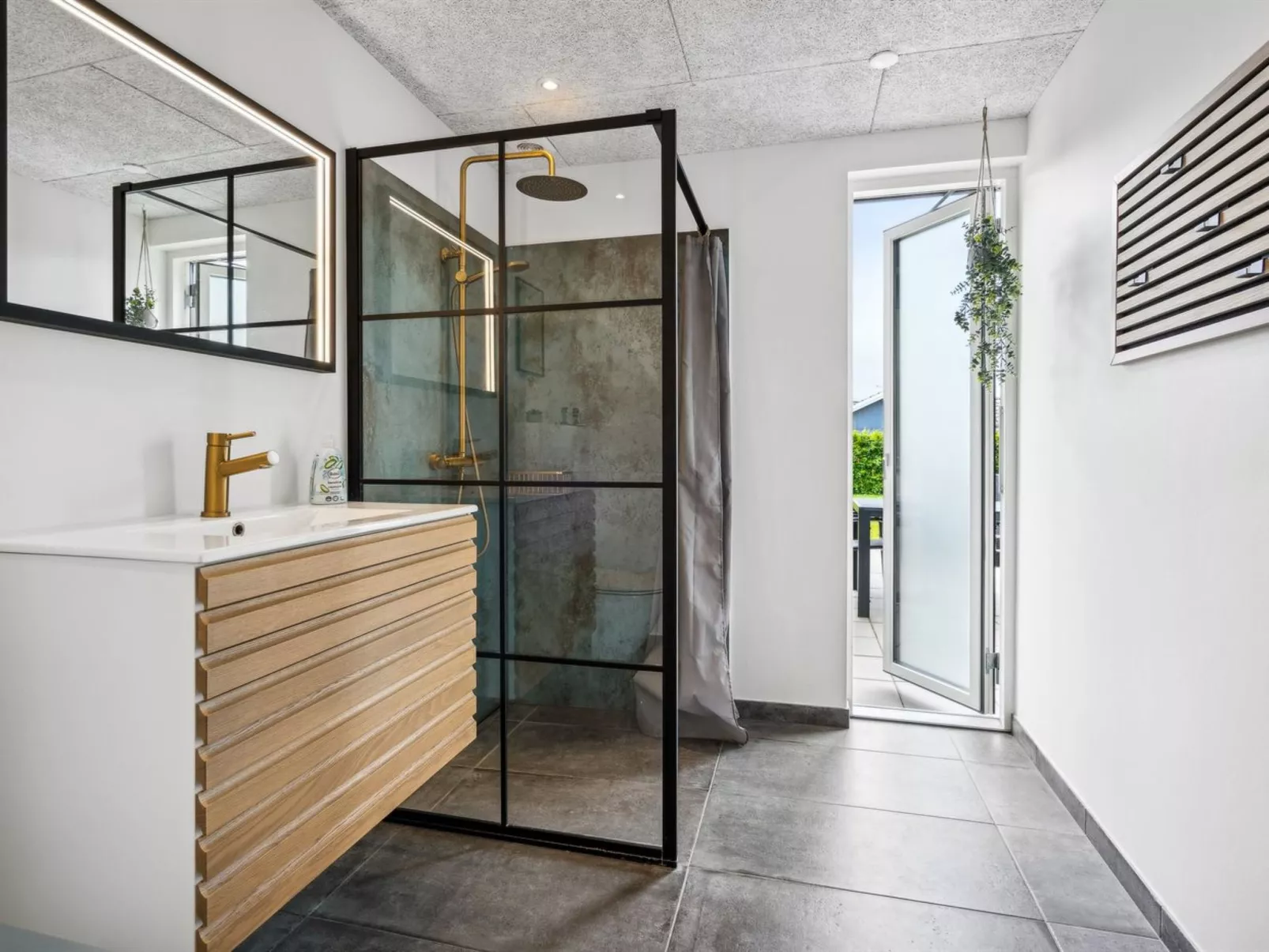 "Danika" - 650m from the sea-Binnen