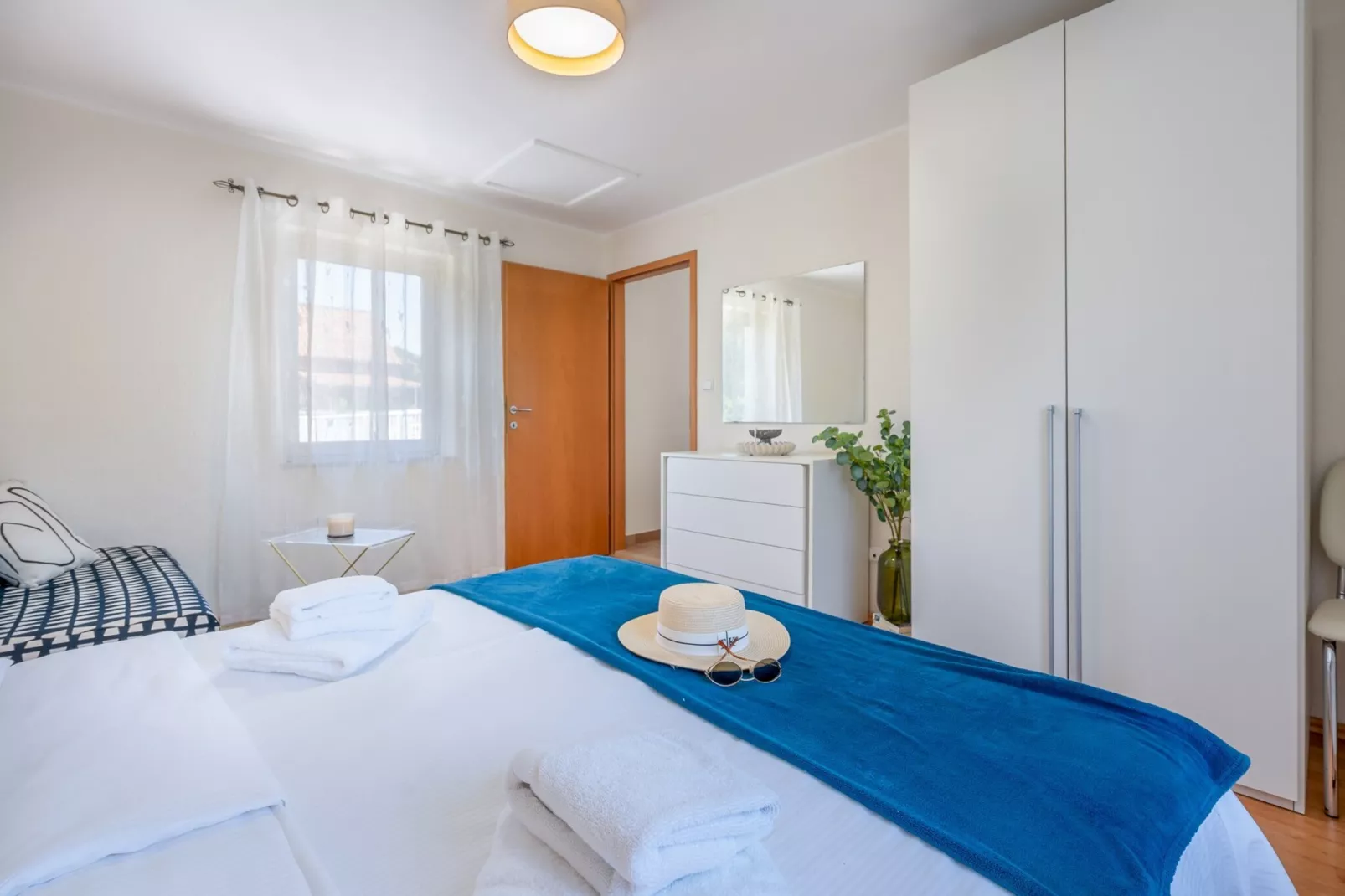 Apartments Lotea - Two-Bedroom Apartment with Terrace and Sea View-Slaapkamer