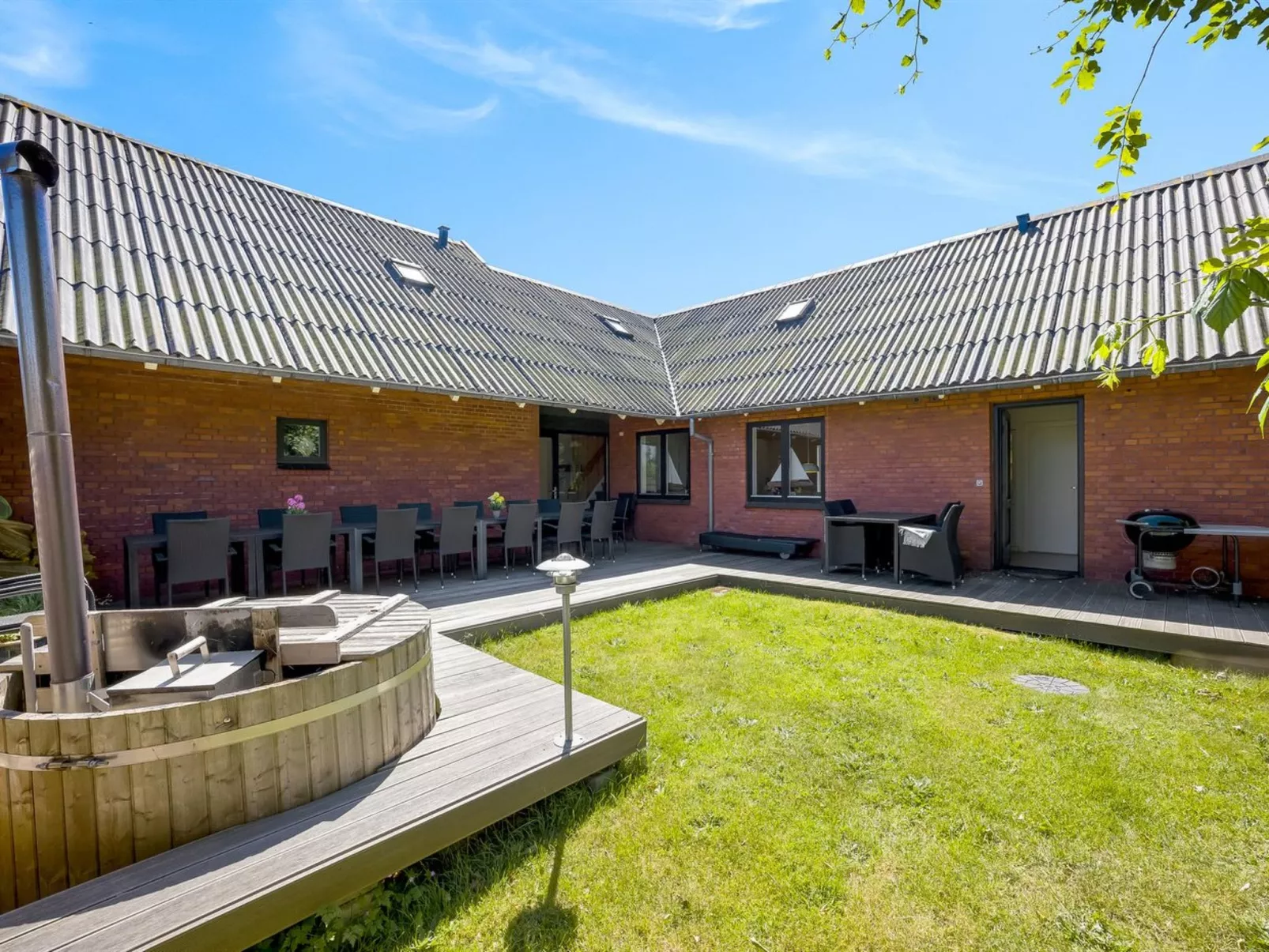 "Solvey" - 400m from the sea-Buiten