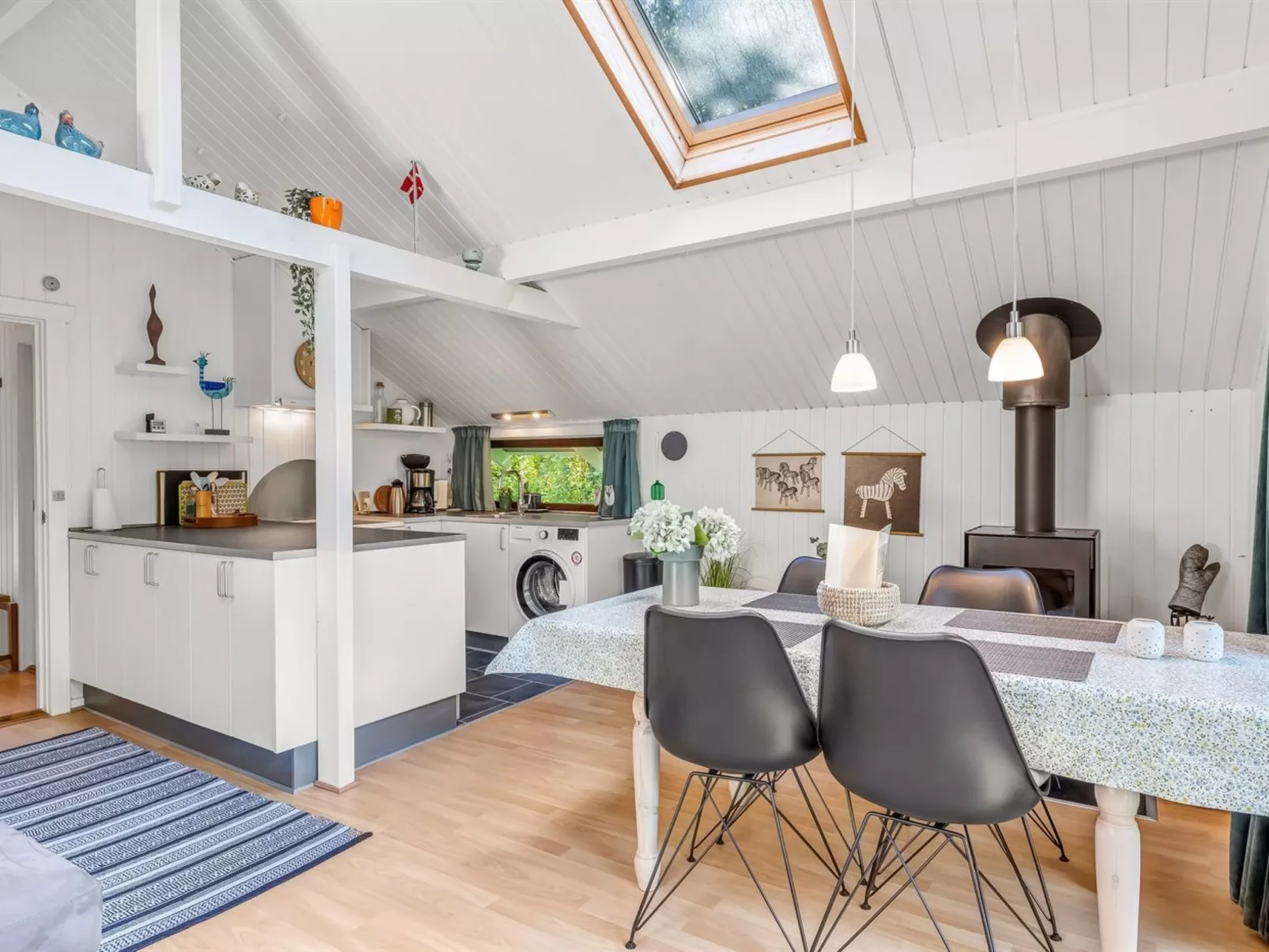 "Ung" - 30km from the sea-Binnen