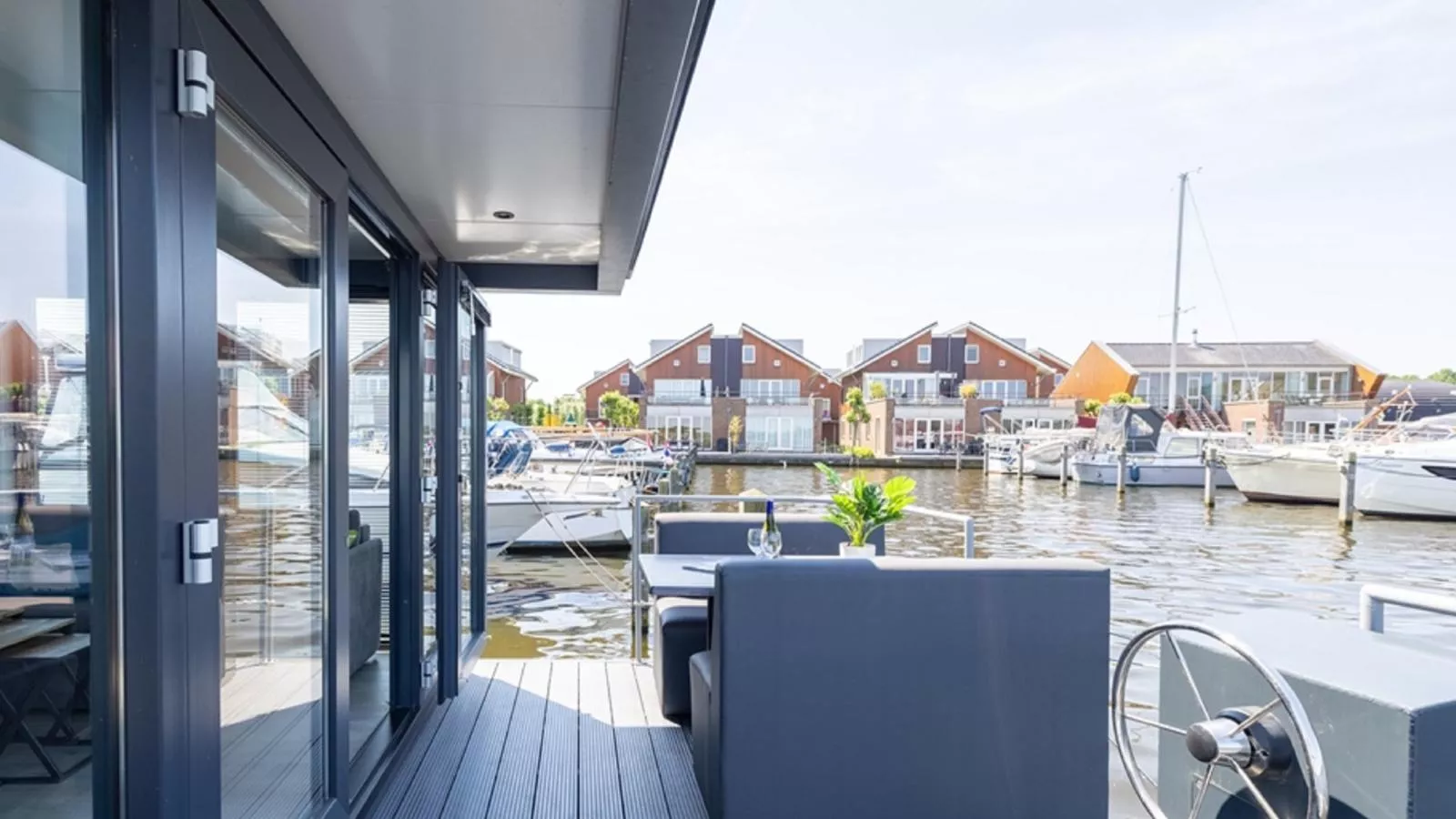 Tiny houseboat Parel IV - airco-Terrasbalkon