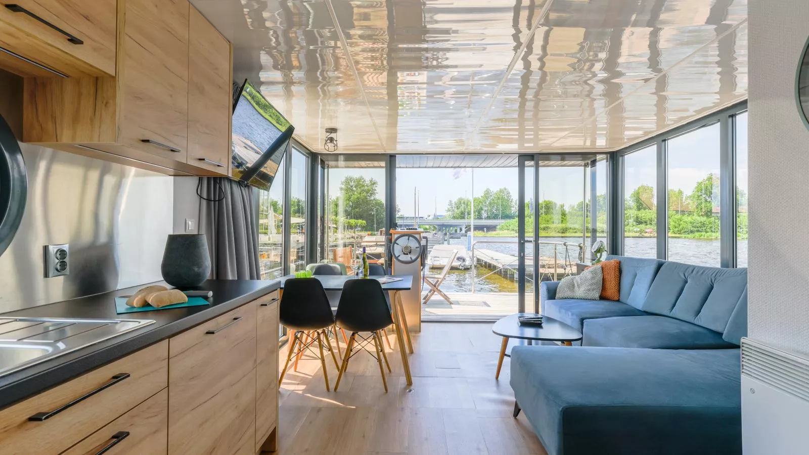 Tiny Houseboat De Woudaap - I-Woonkamer