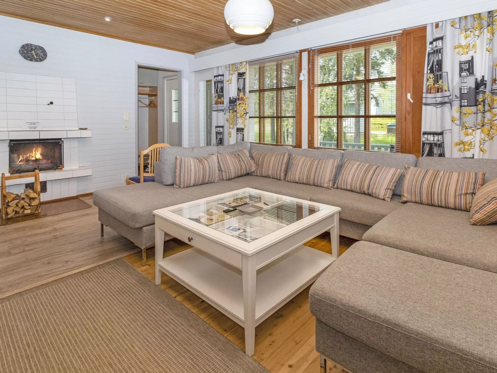 Saariseläntie 8 e 11-Binnen