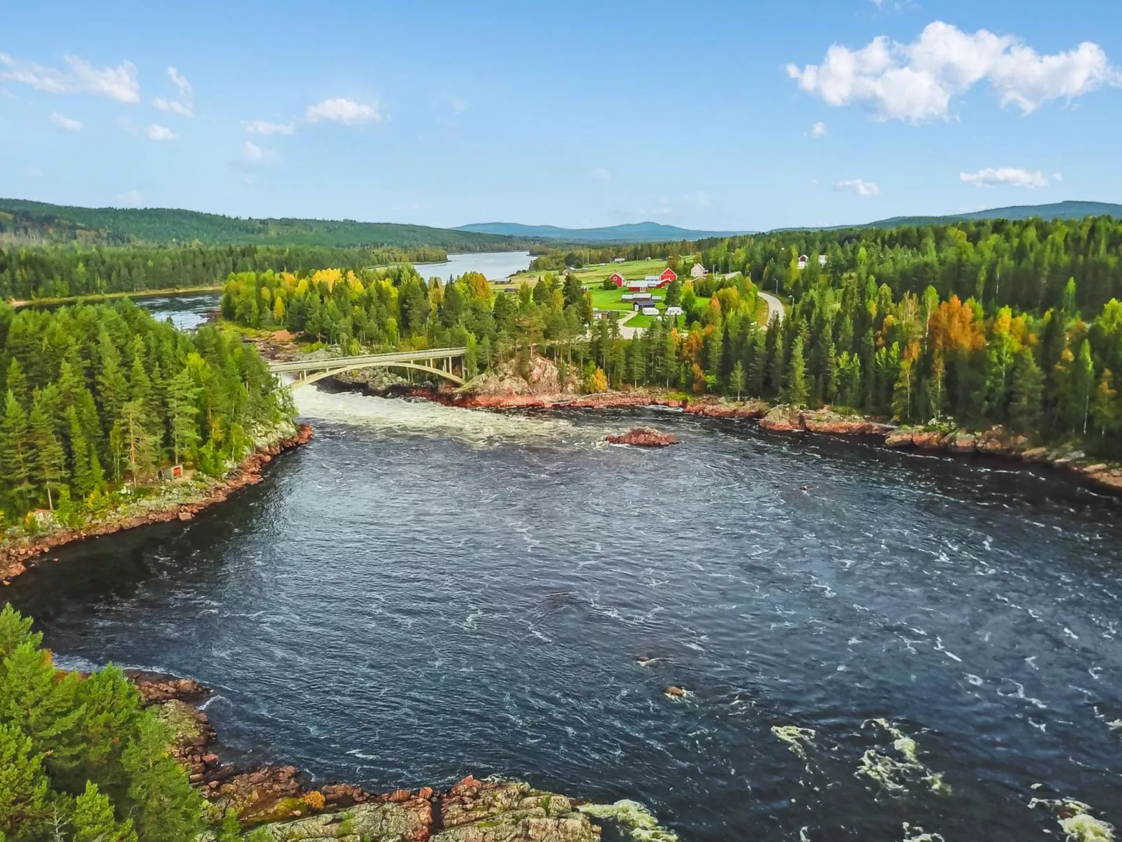 Lövgårdenin lohimaja-Binnen