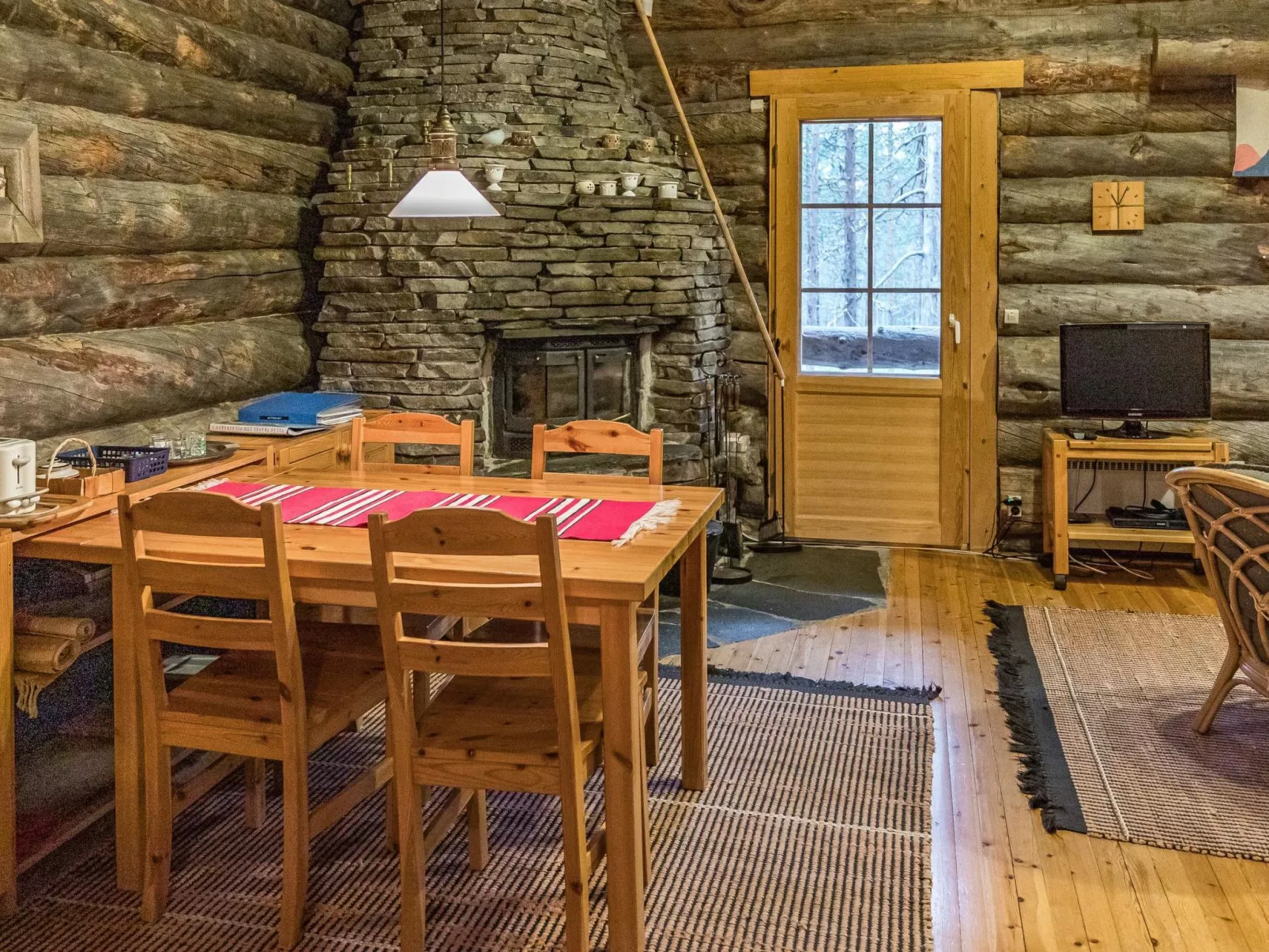 Ylläsnäkyy 7 / karkelo-Binnen