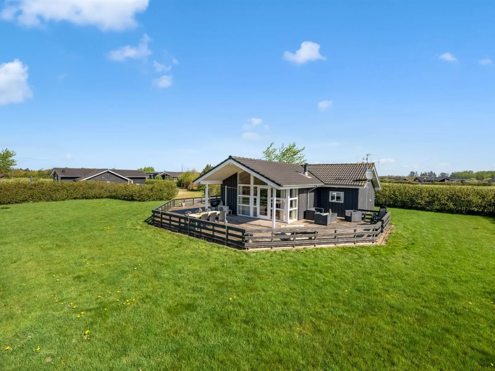 "Asgard" - 800m to the fjord-Buiten