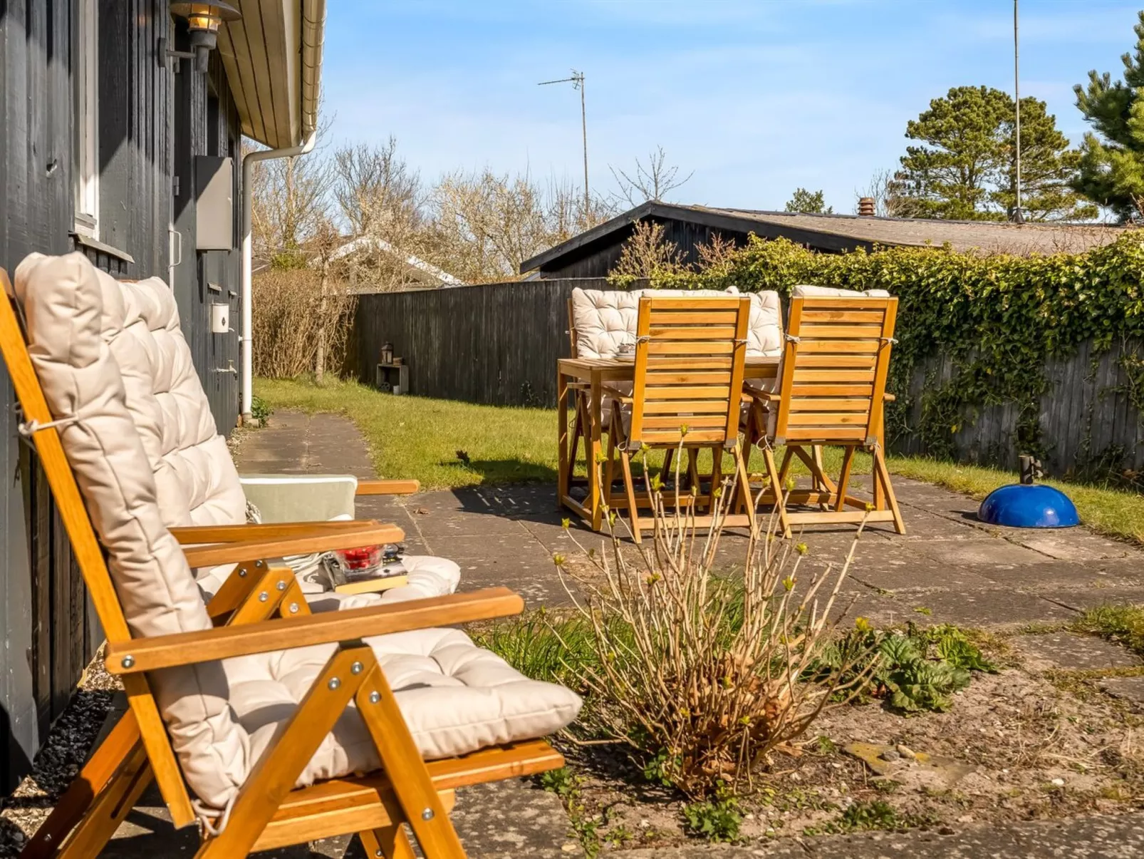 "Bara" -  from the sea-Buiten