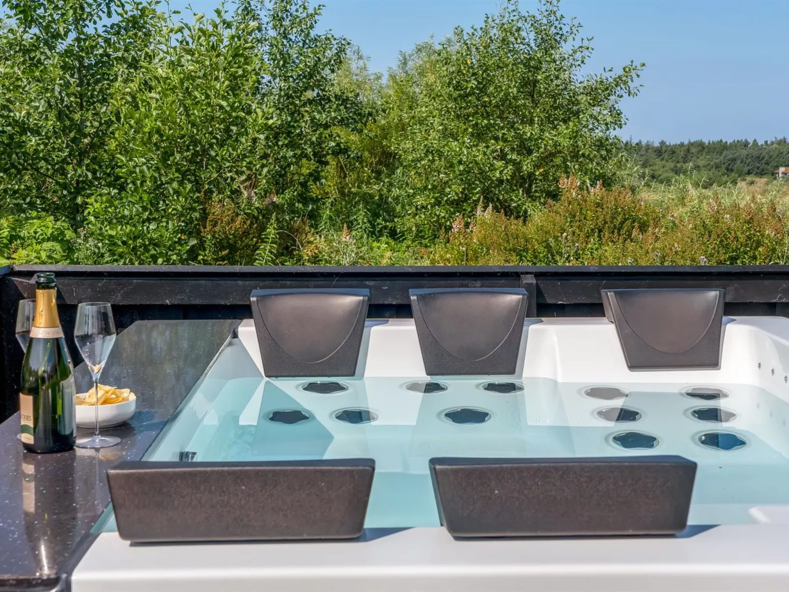 "Ilya" - 1.7km from the sea-Binnen