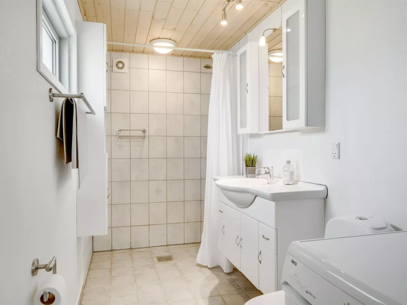 "Helma" - 500m to the fjord-Binnen