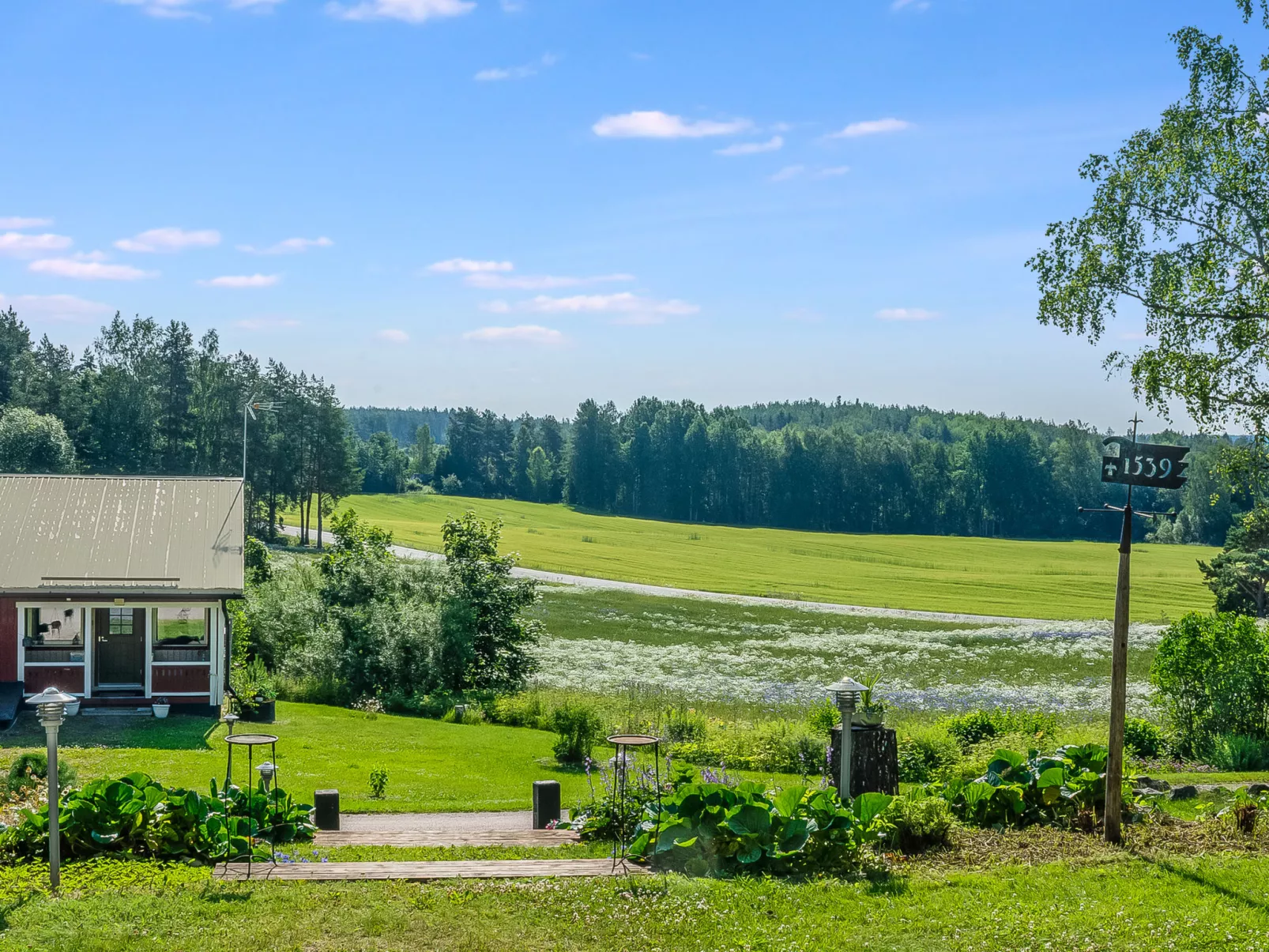 Päätalo, mökkilomat ja perhejuhlat-Binnen