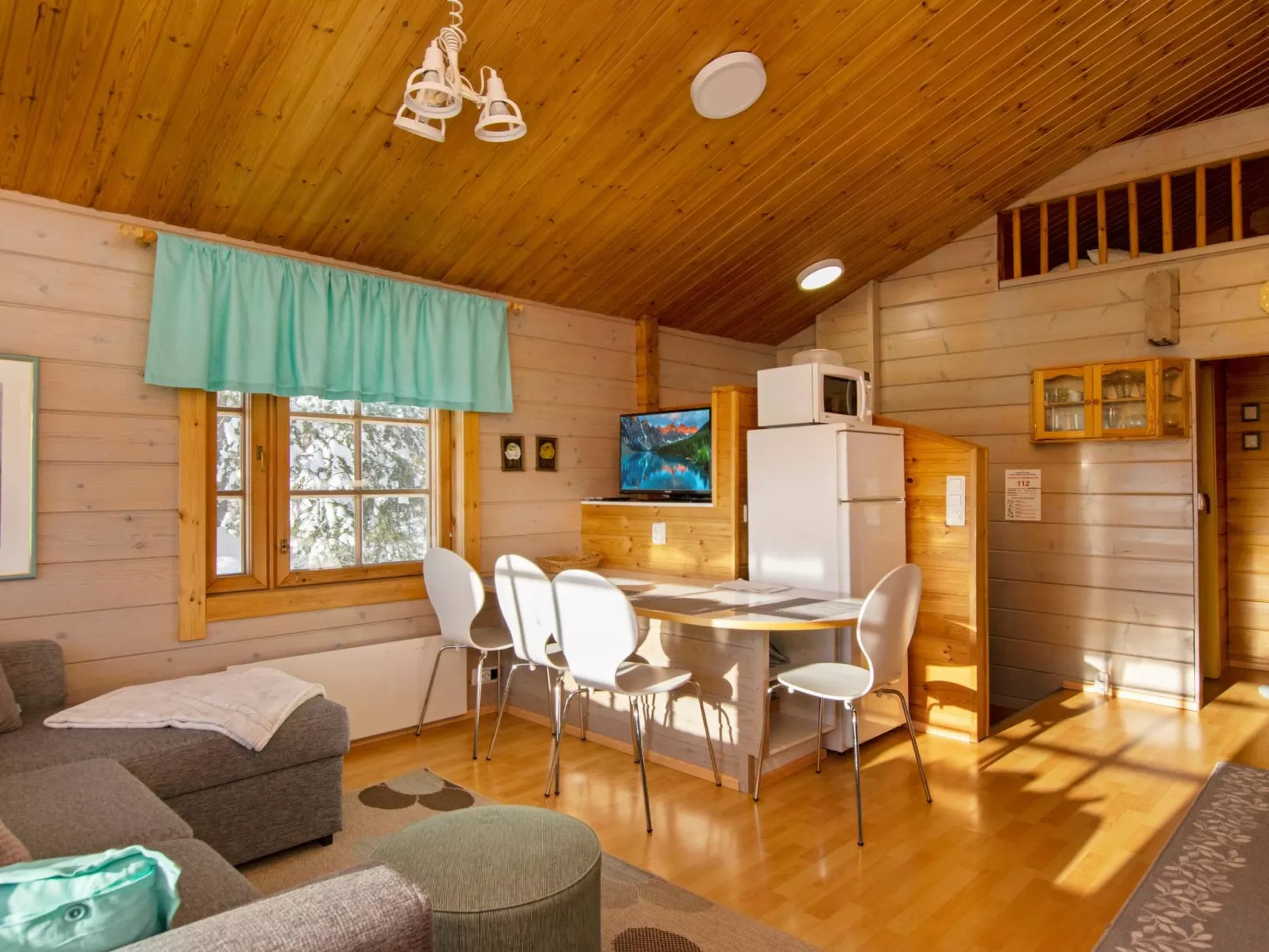 Gasthalla a paritalo-Binnen