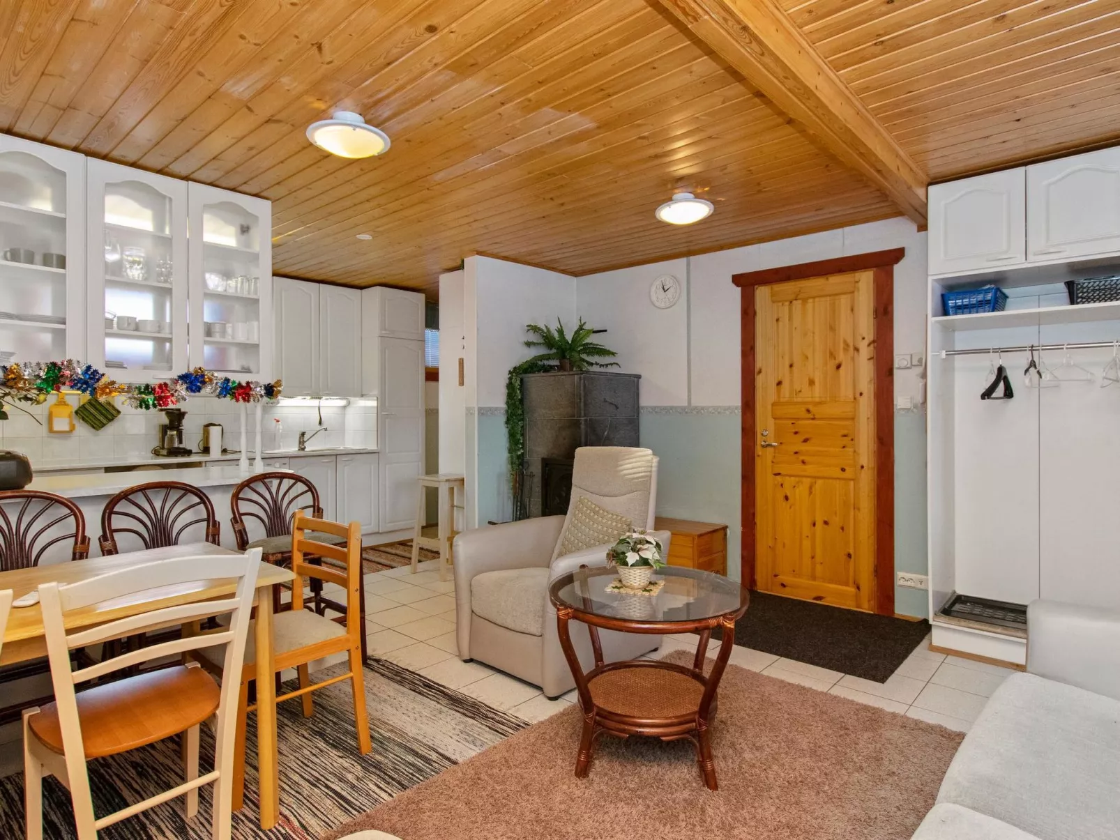 Kulma-alpit b paritalon alak-Binnen