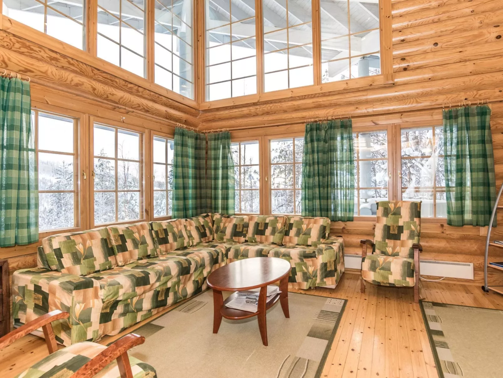 Aurinkoinen hirsimökki-Binnen