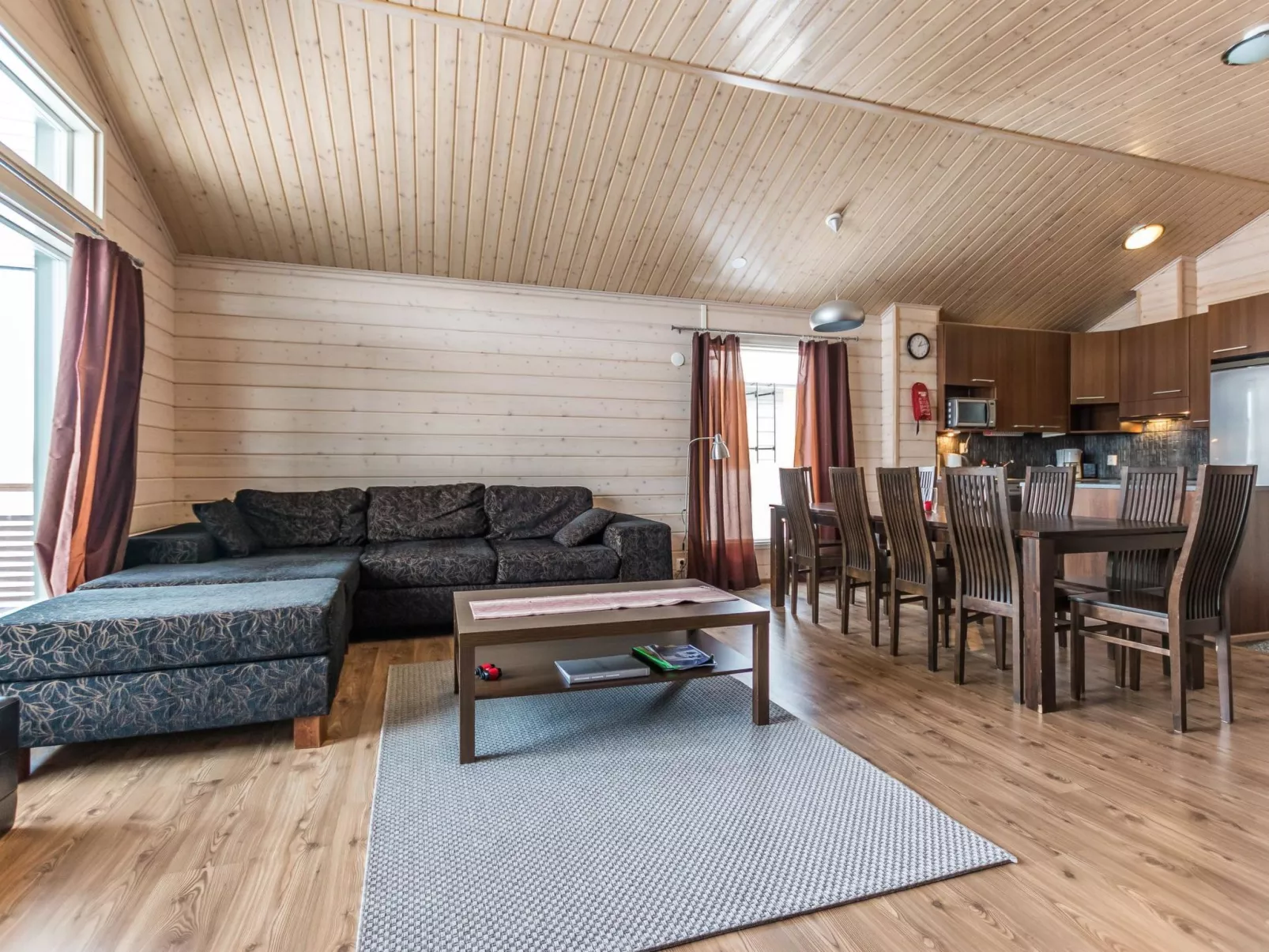 Hallan karhu c, paritalo-Binnen