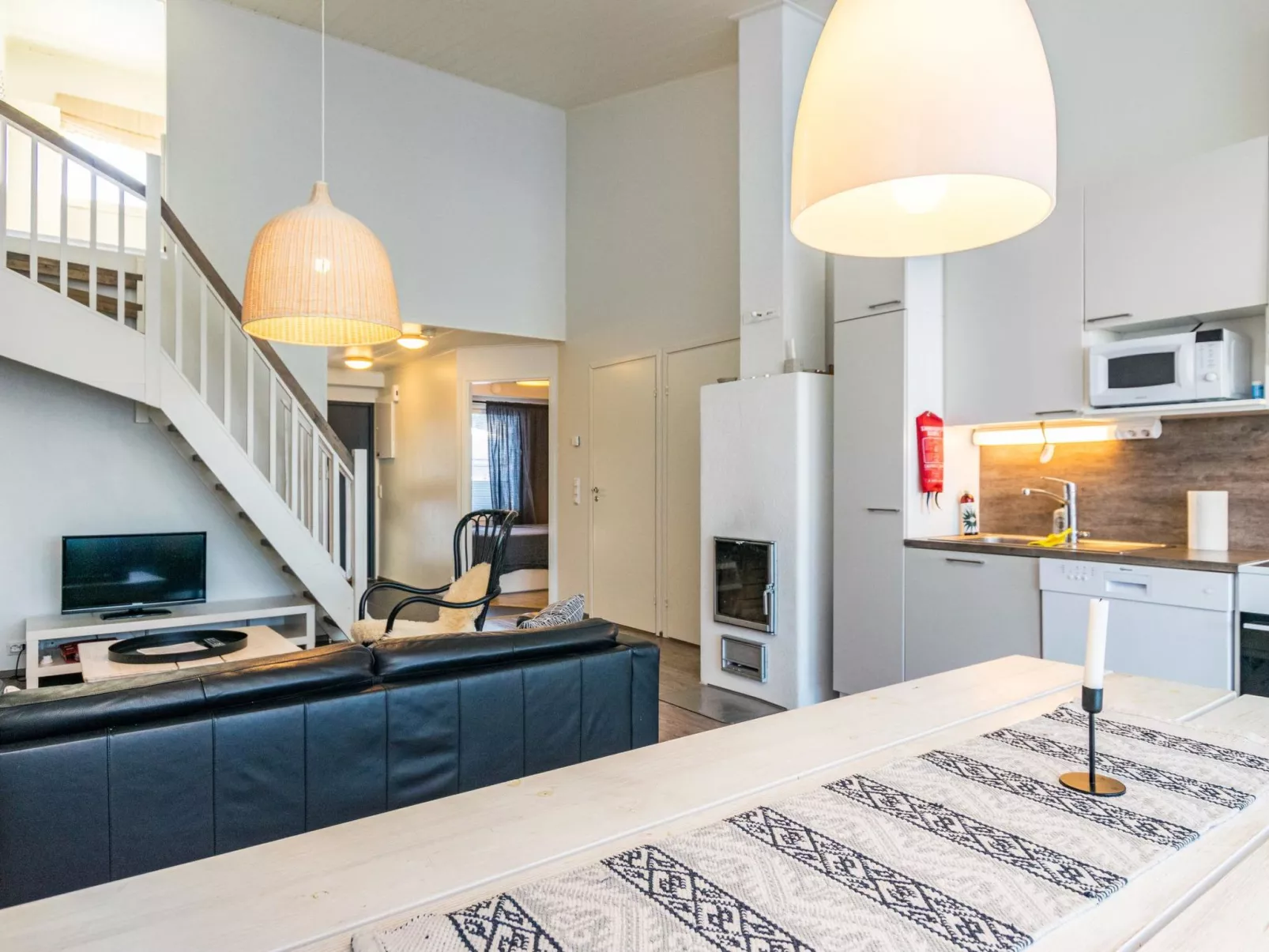 Skivillas 78 ukkohalla (1)-Binnen