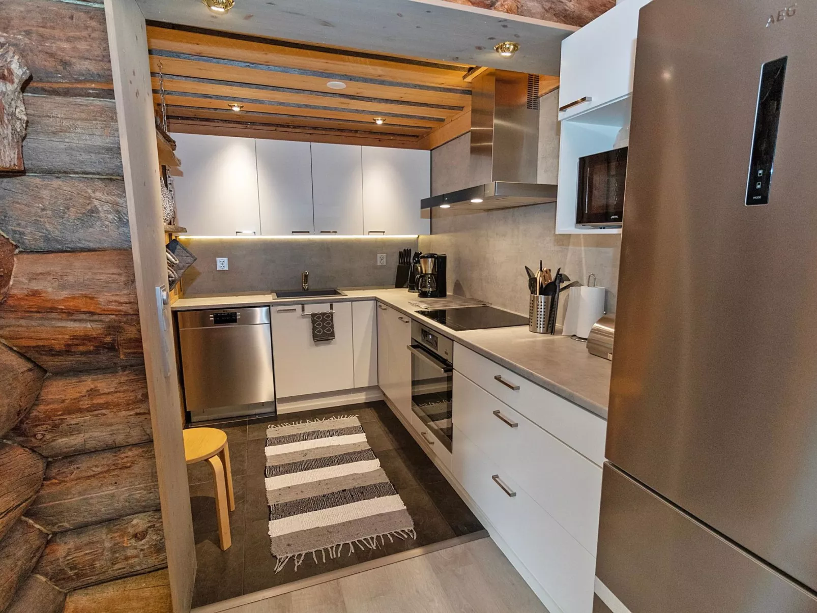 Agenttimajat 2-Binnen