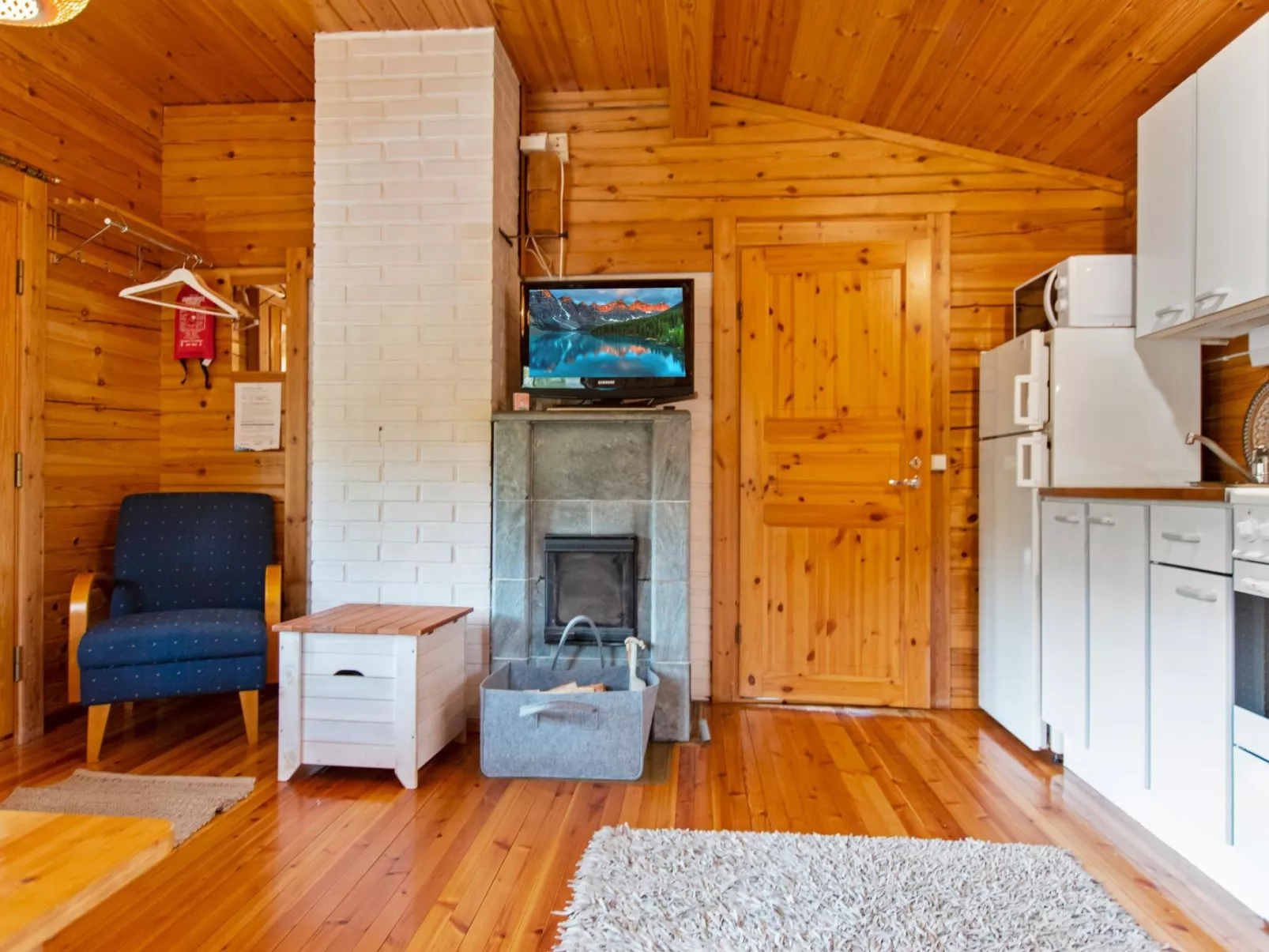 Koskimökki, vaikon loma 3-Binnen