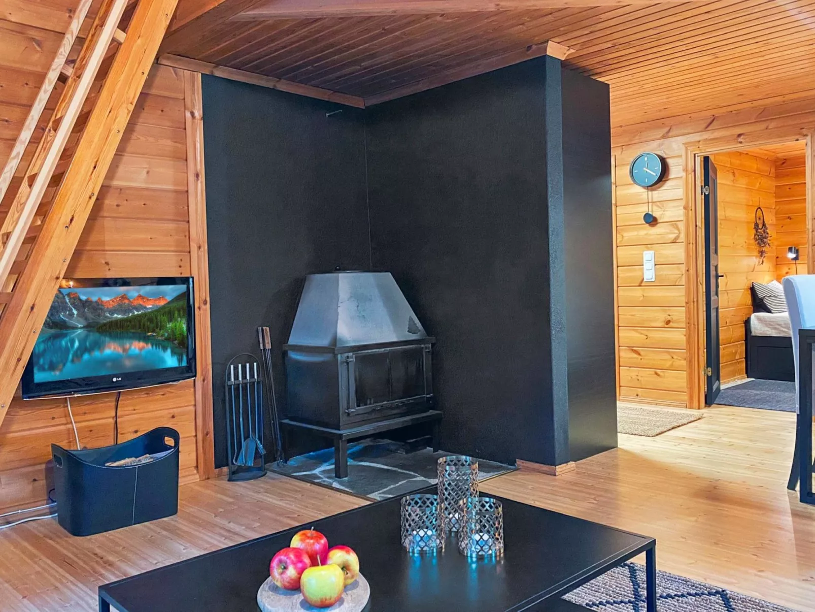 Uolevintie 39b-Binnen