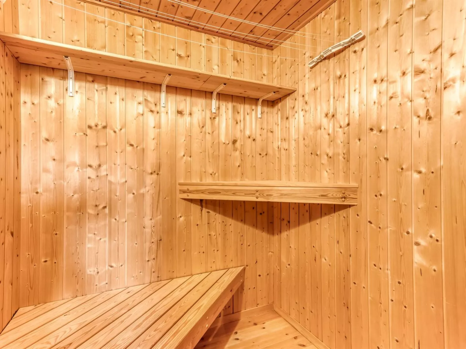 "Winona" - 250m from the sea-Binnen