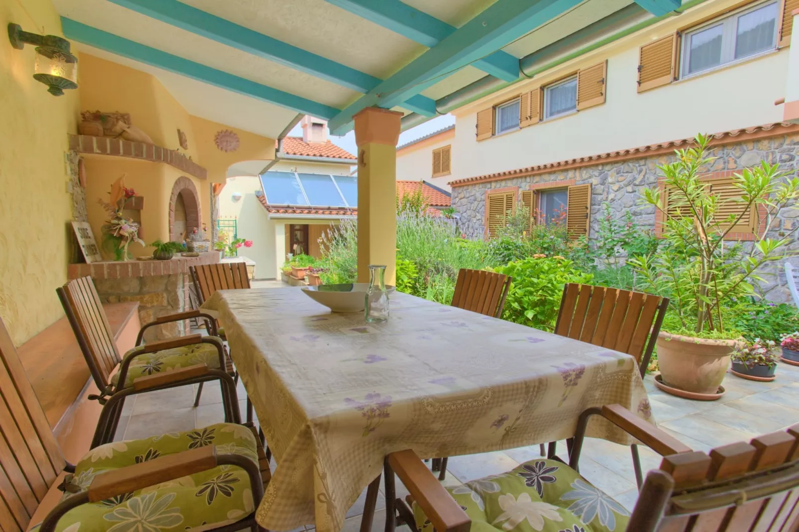 Superb Lovran Apartments with Sea Views - One Bedroom Apartment with Balcony-Eetkamer