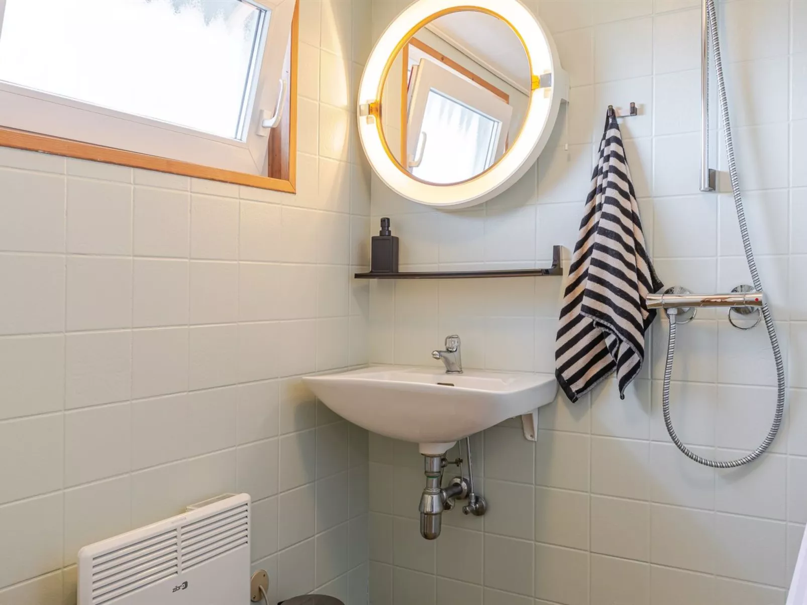 "Gyda" - 350m from the sea-Binnen