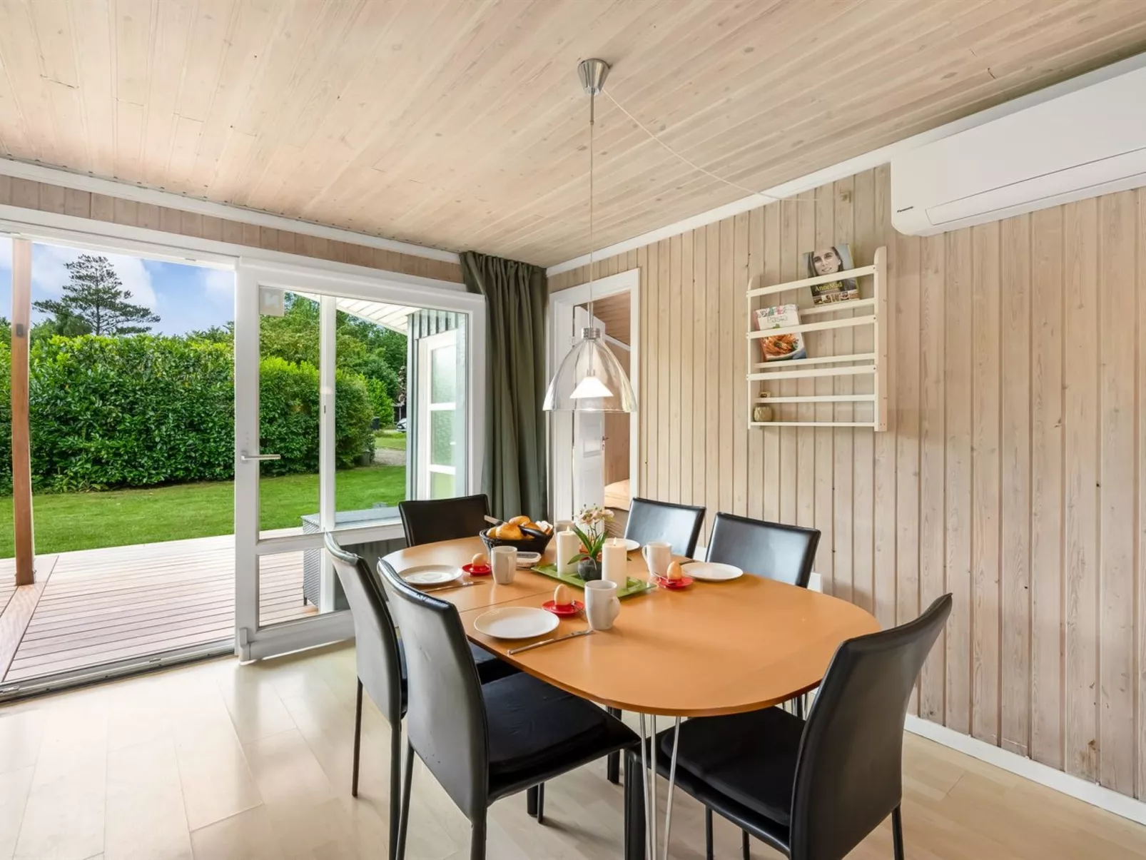 "Ellie" - 500m from the sea-Binnen