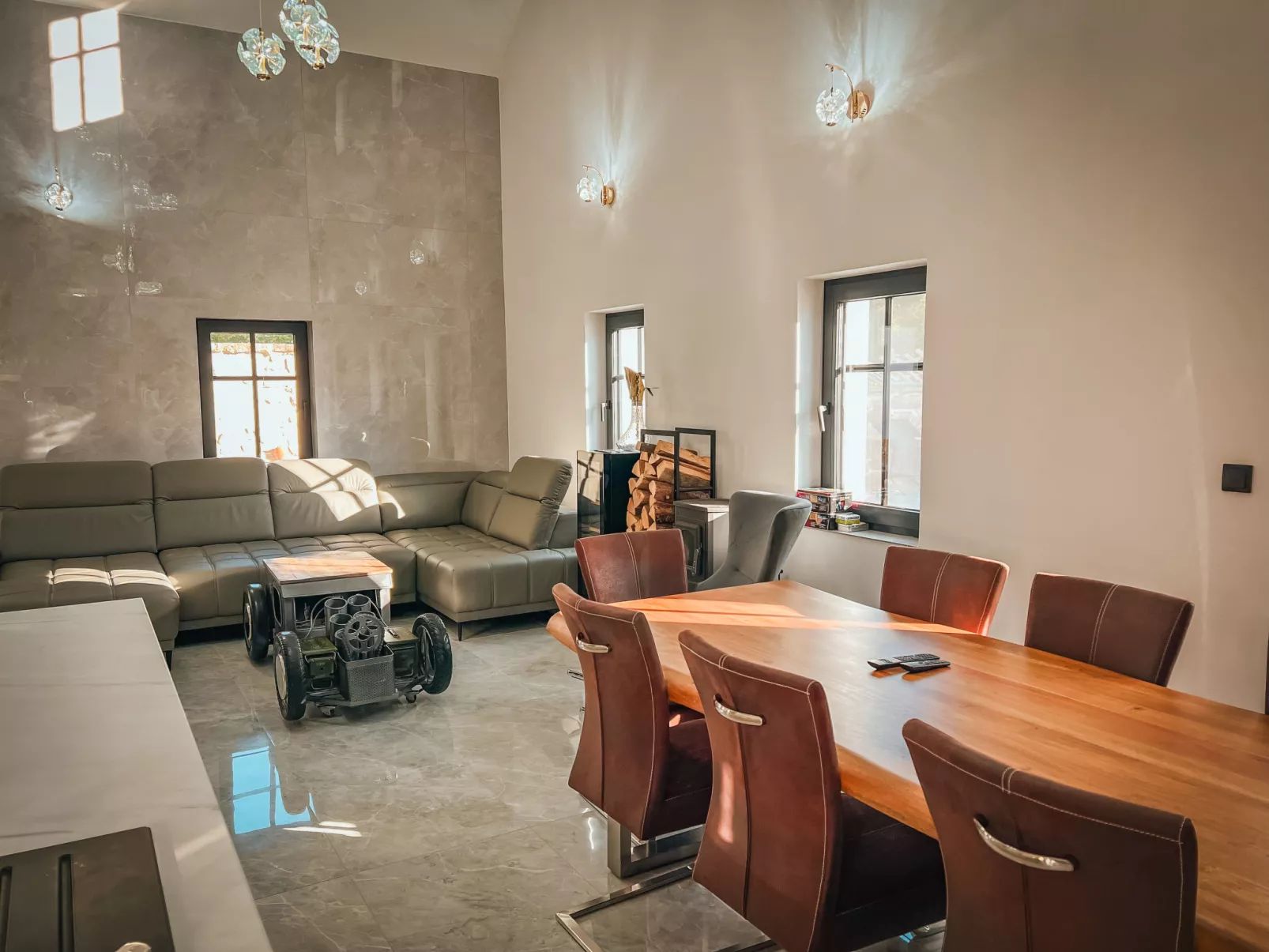 Party & Friends Villa-Binnen