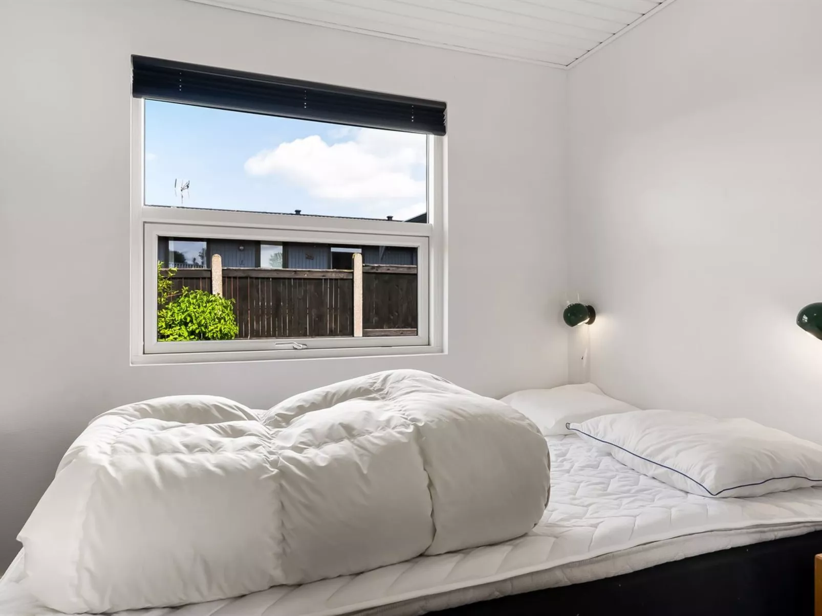 "Akira" - 250m from the sea-Binnen