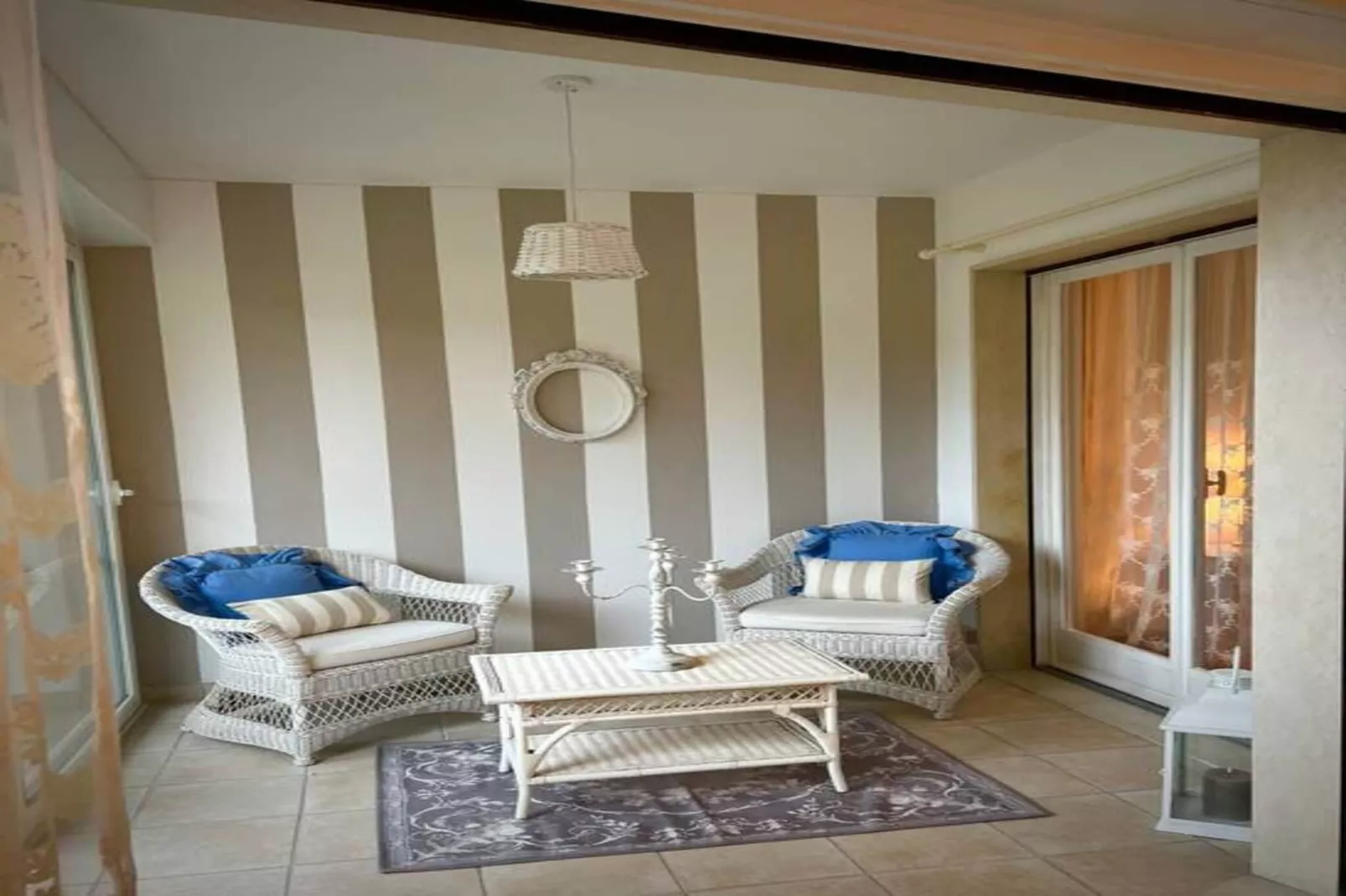 Sanremo Serenella-Woonkamer