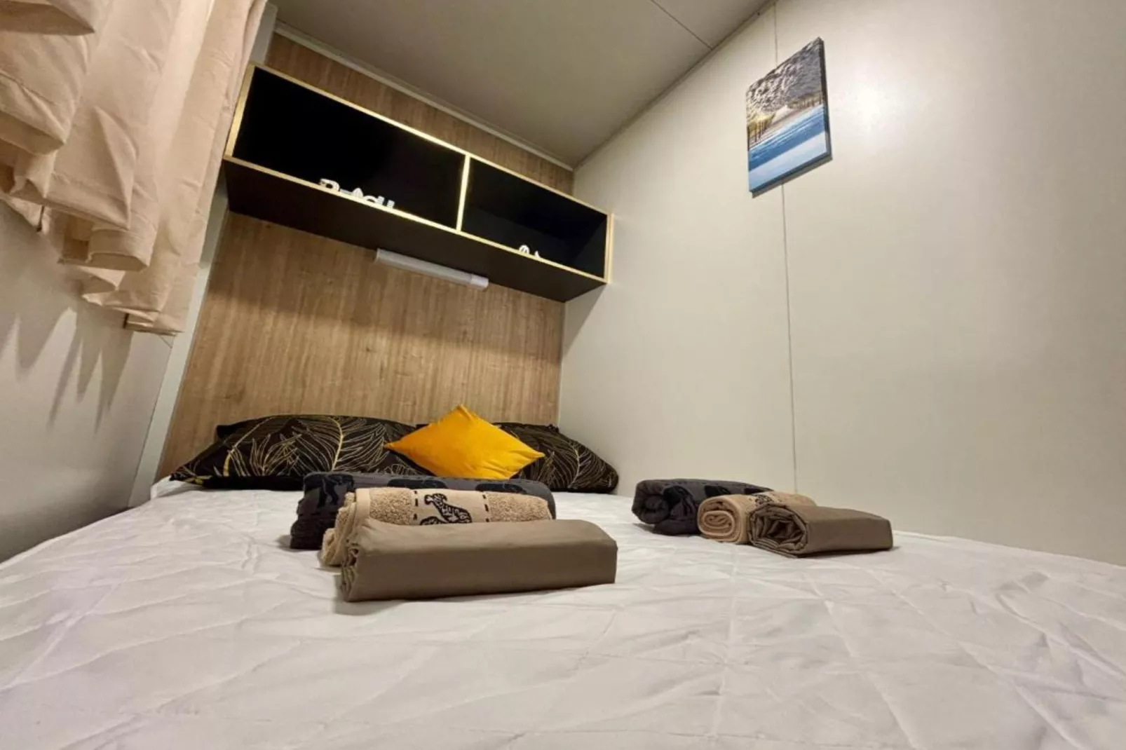 TJ Escape - Mobile Home - Mobile Home With Hot Tub And Terrace-Slaapkamer