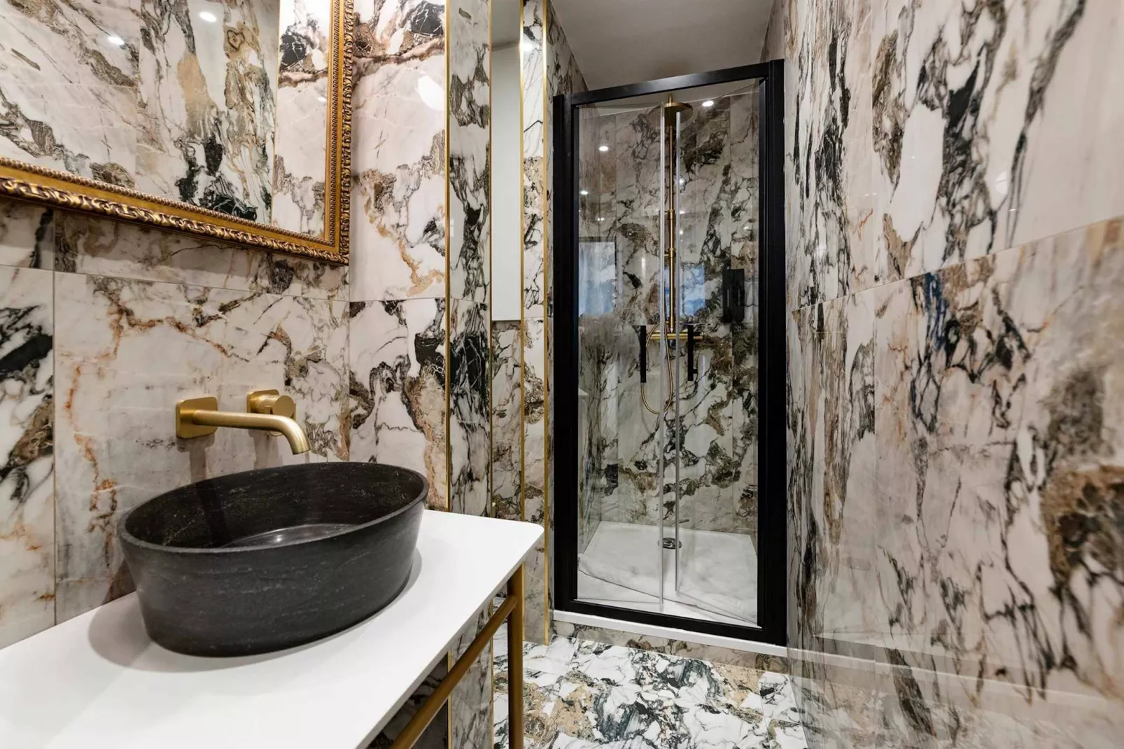 COLISEE A-Image-tags.