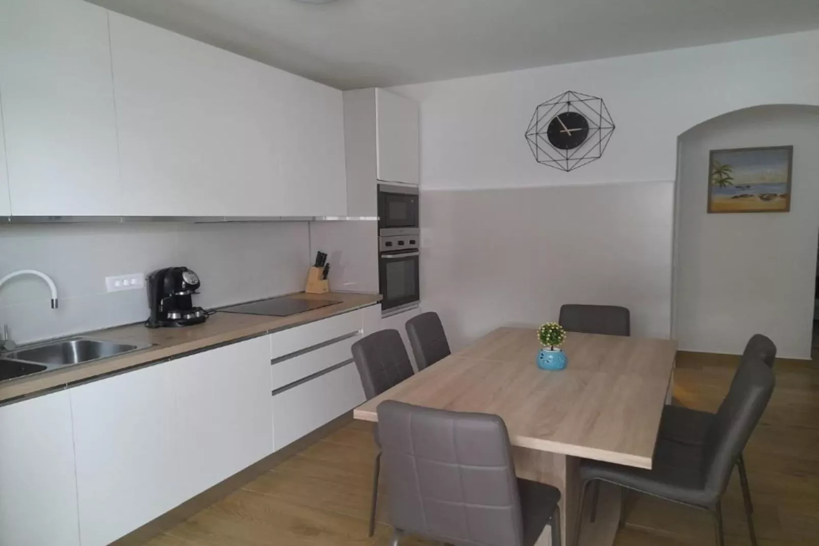 Two Bedroom Apartment With Private Pool-Eetkamer