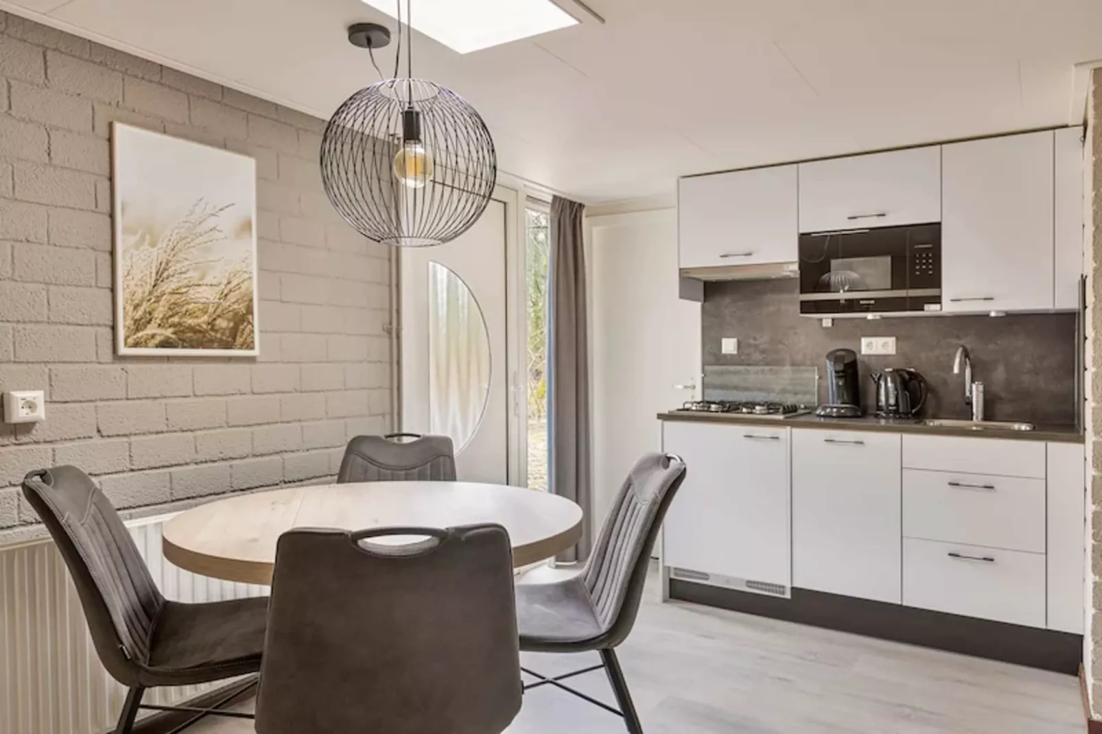 Vakantiepark de Berkenhorst 13-Eetkamer