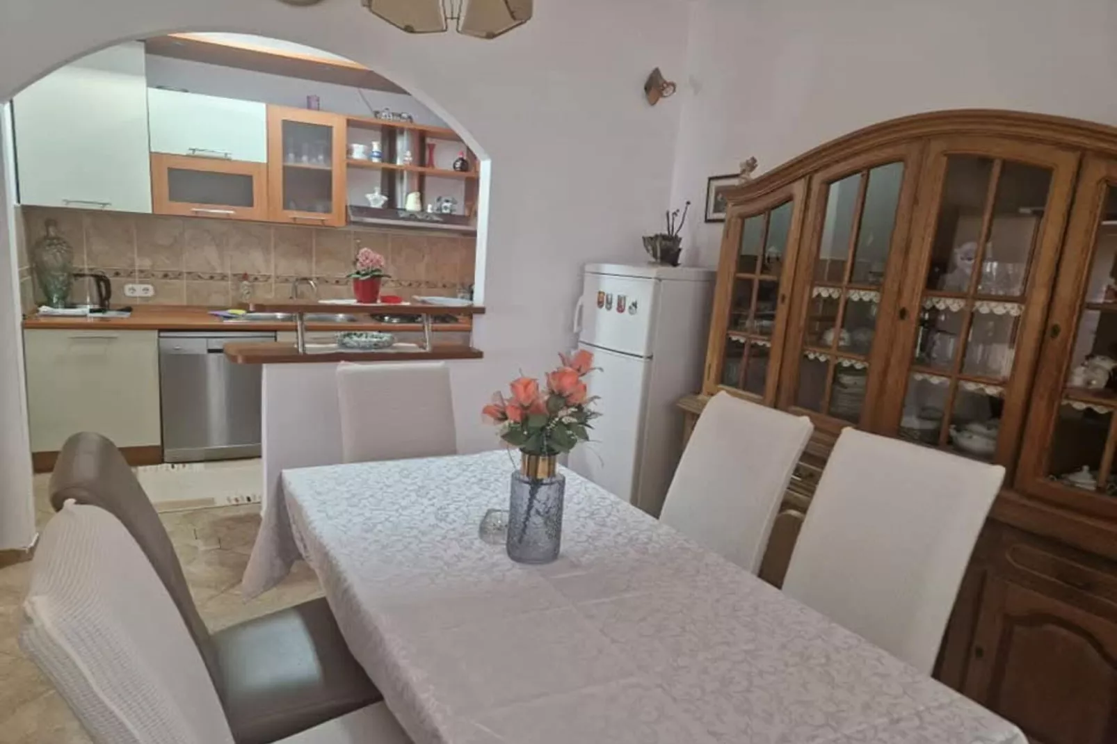 Three-Bedroom Apartment With Sea View A2-Eetkamer