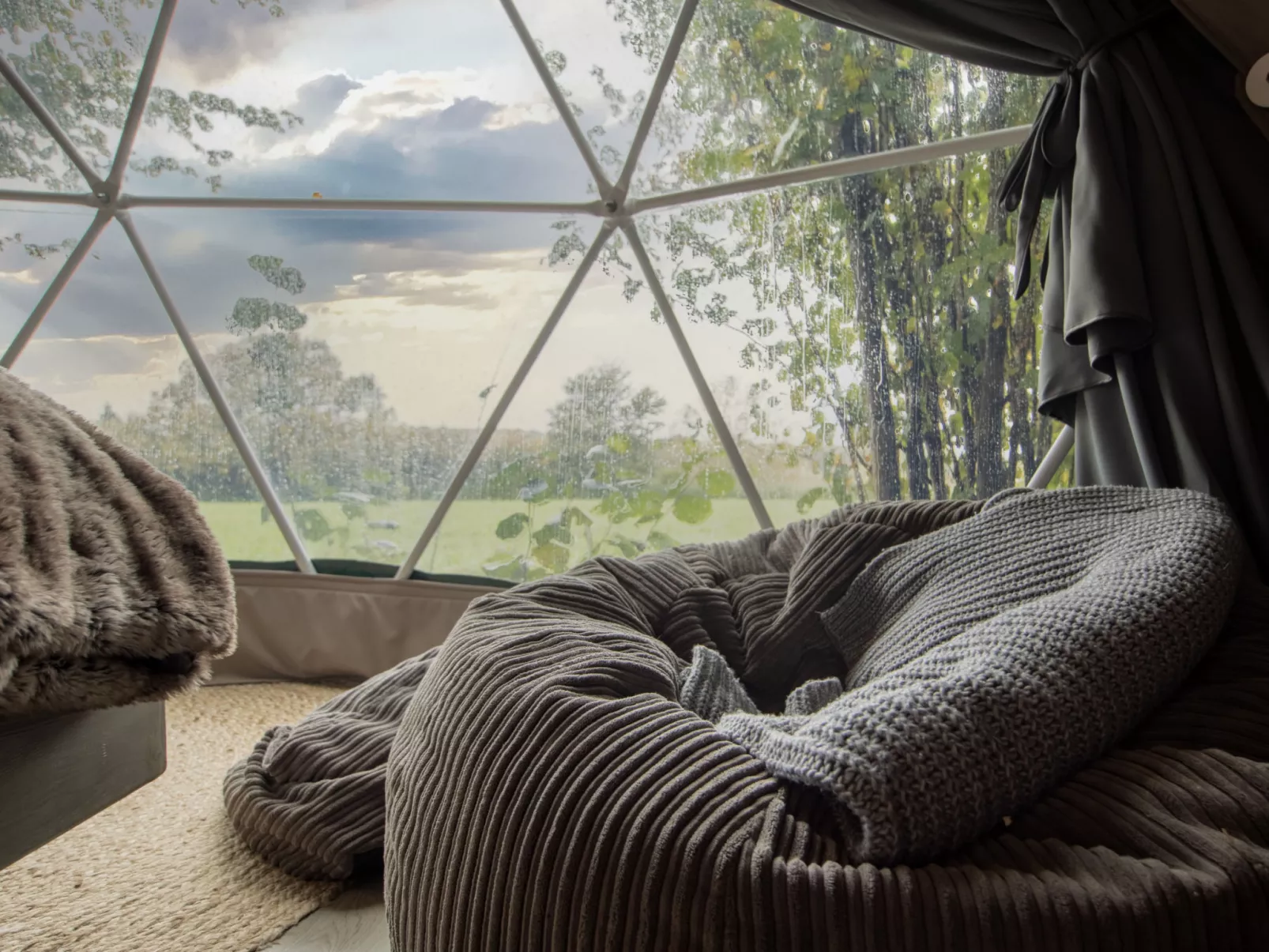 Chartwell Luxury Dome-Buiten