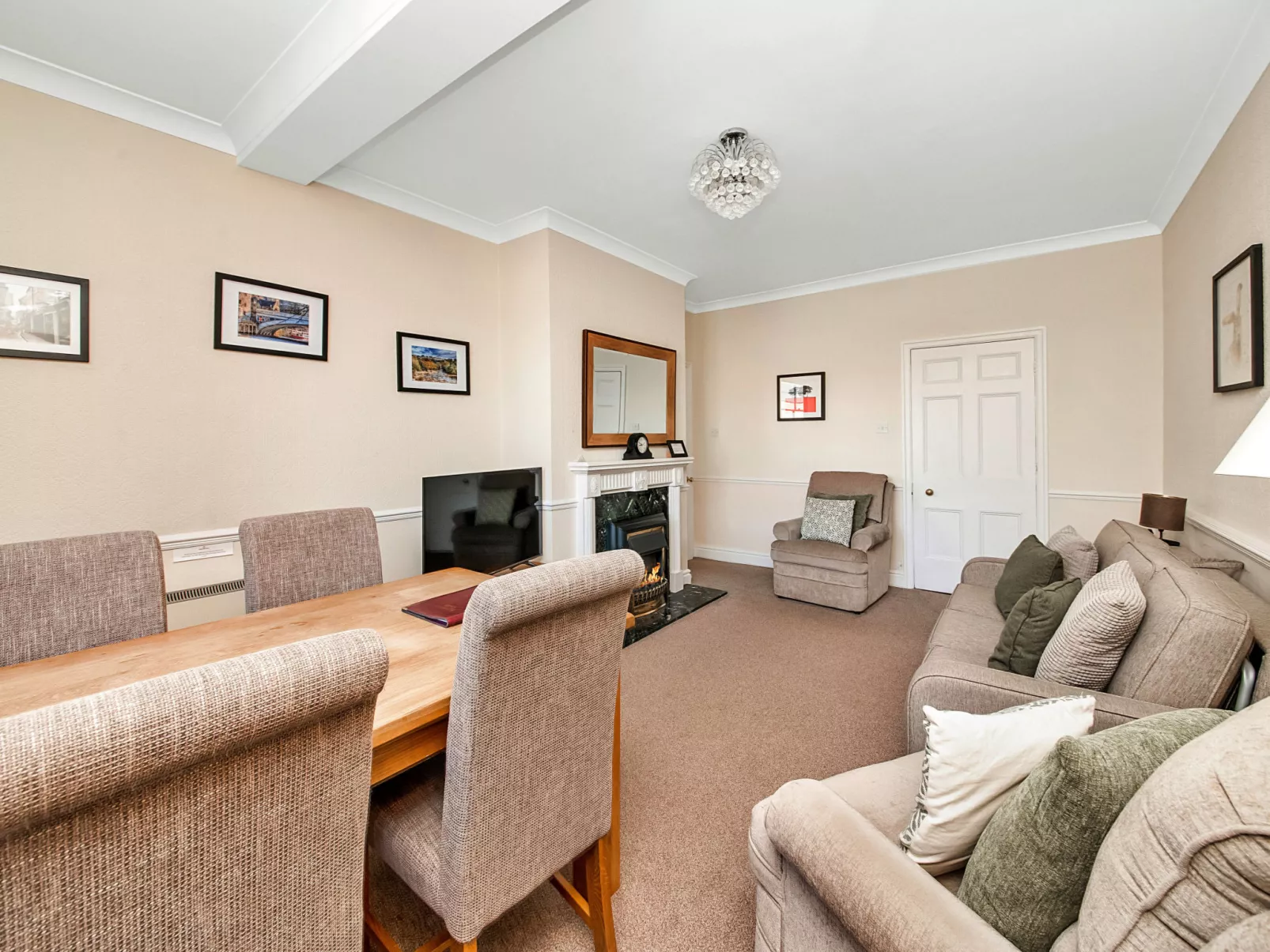 Kilburn Hall Apt-Binnen