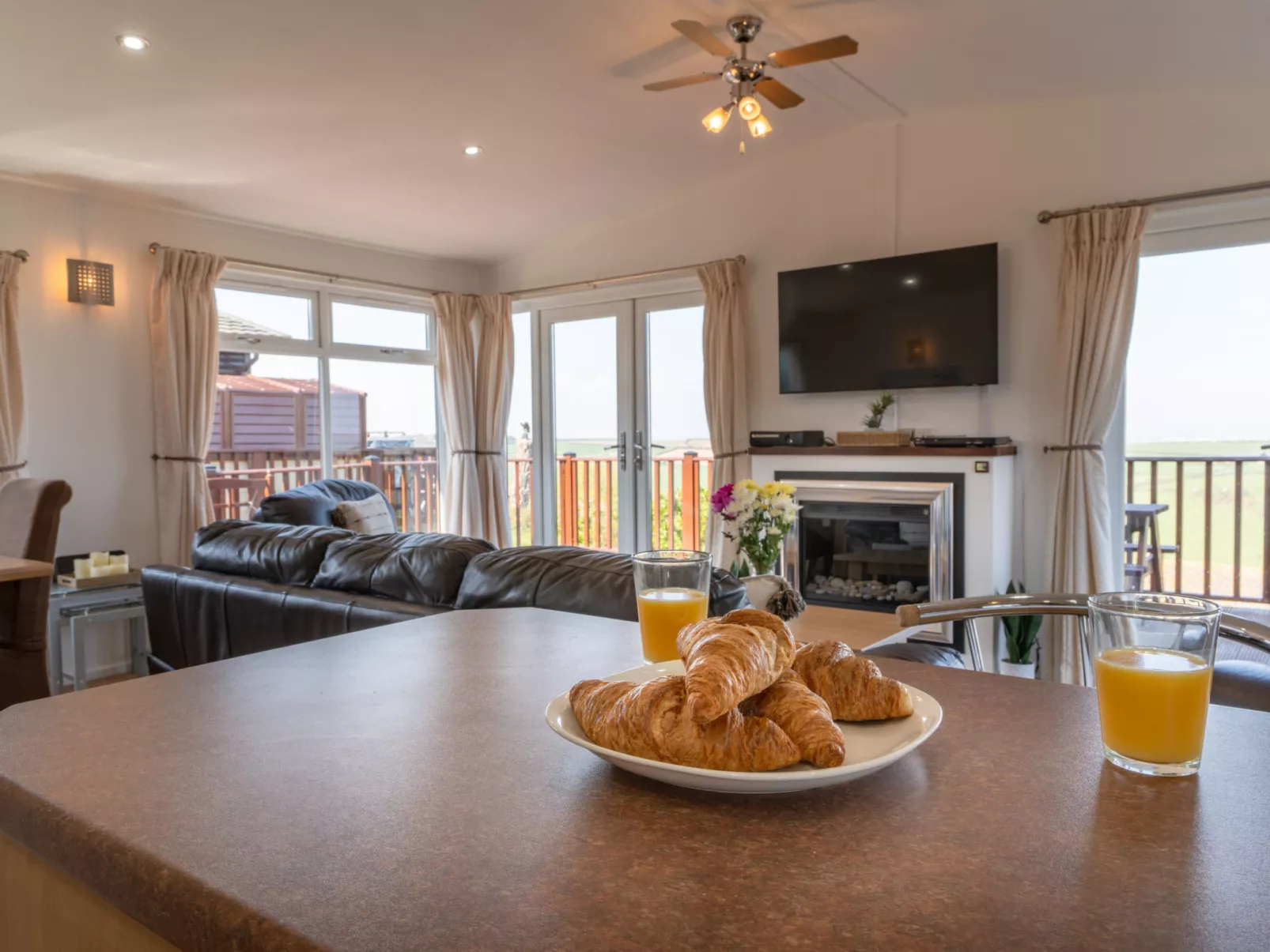 Serendipity Lodge-Binnen