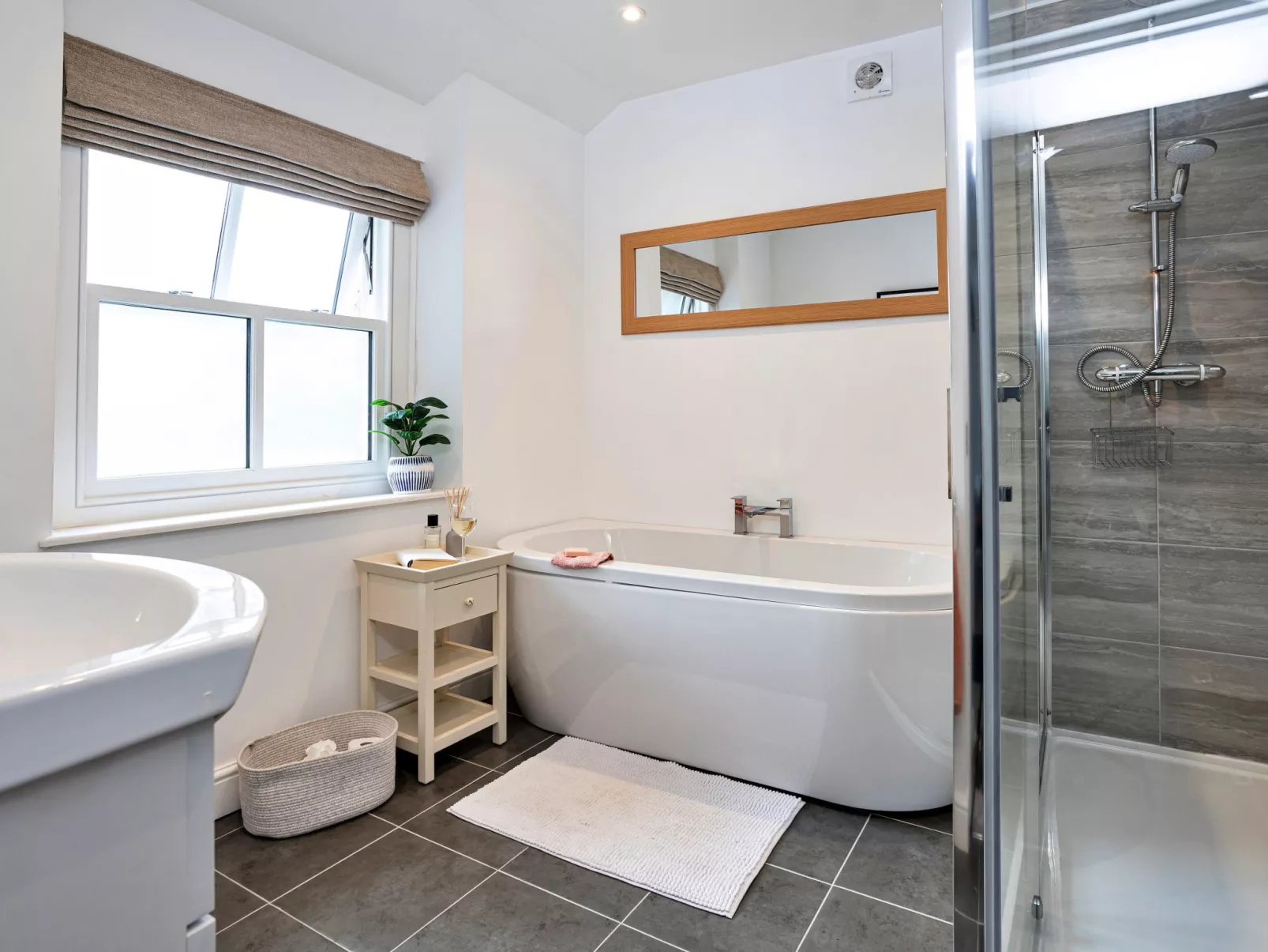 Courtyard Cottage-Binnen