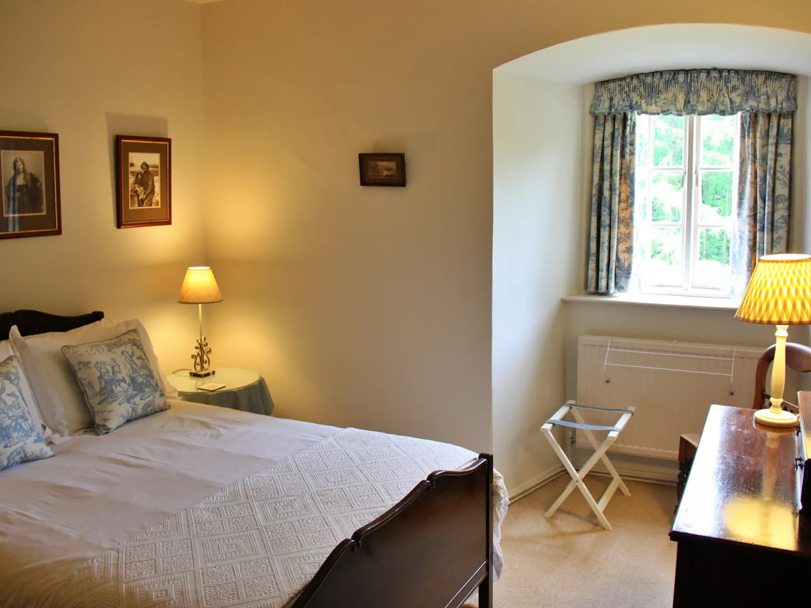 Ingleby Manor - South Front-Binnen